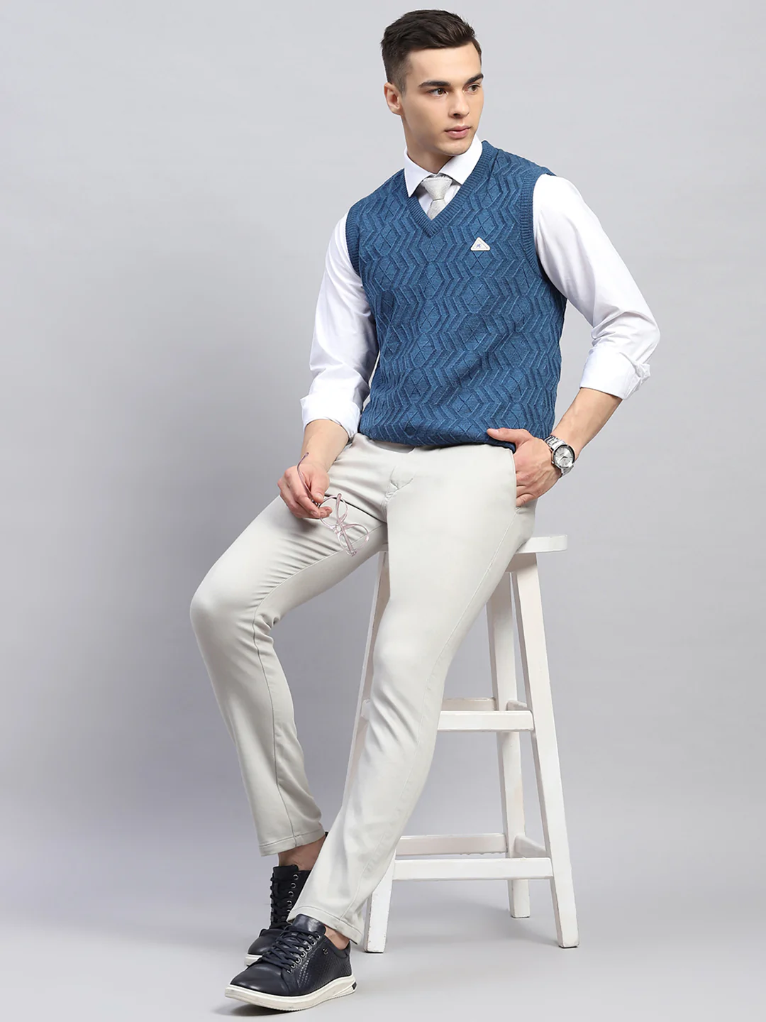 Men Blue Self Design V Neck Sleeveless Sweater - Image 2