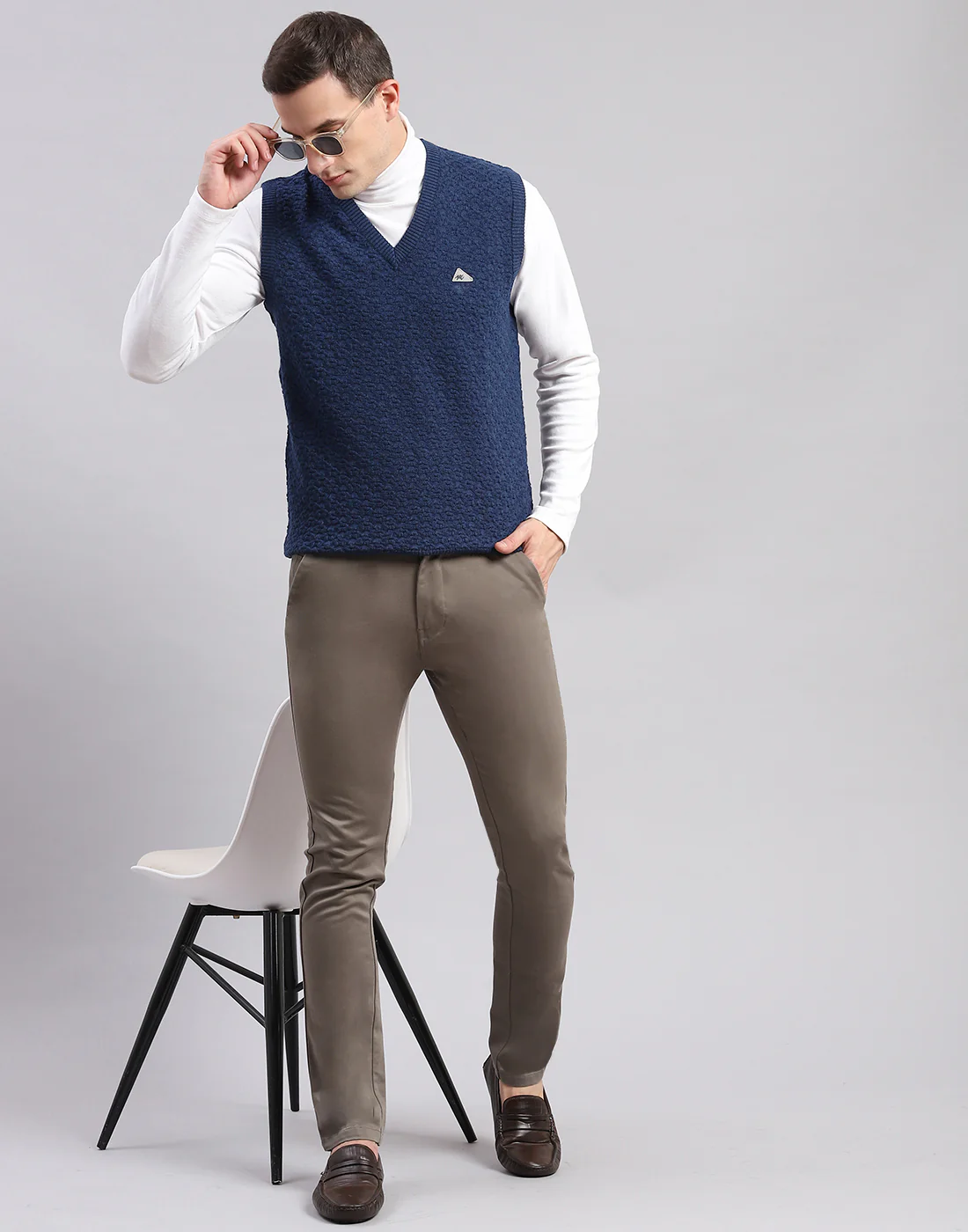 Men Blue Self Design V Neck Sleeveless Sweaters/Pullovers - Image 2