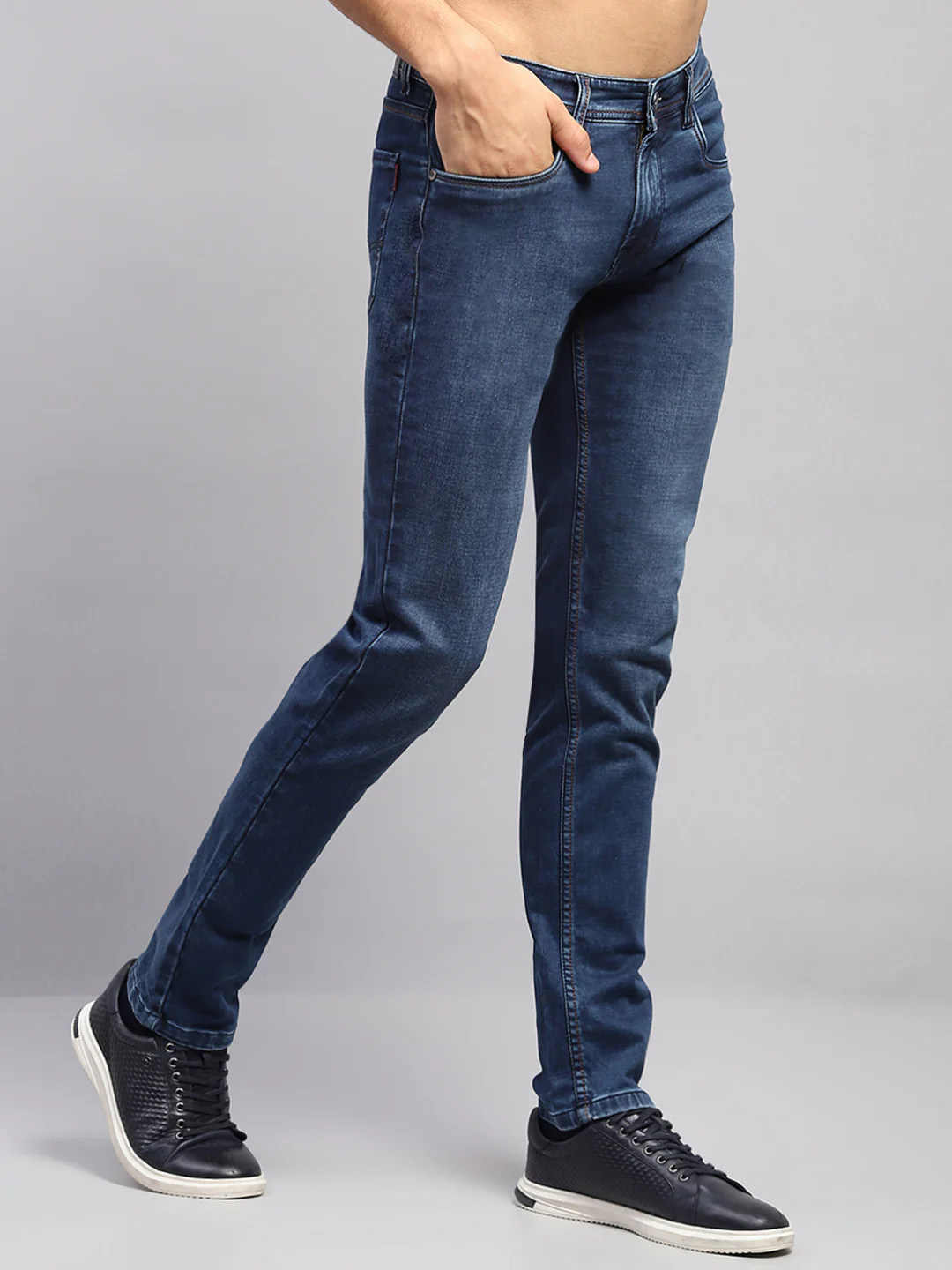 Men Blue Solid Narrow Fit Denim - Image 4
