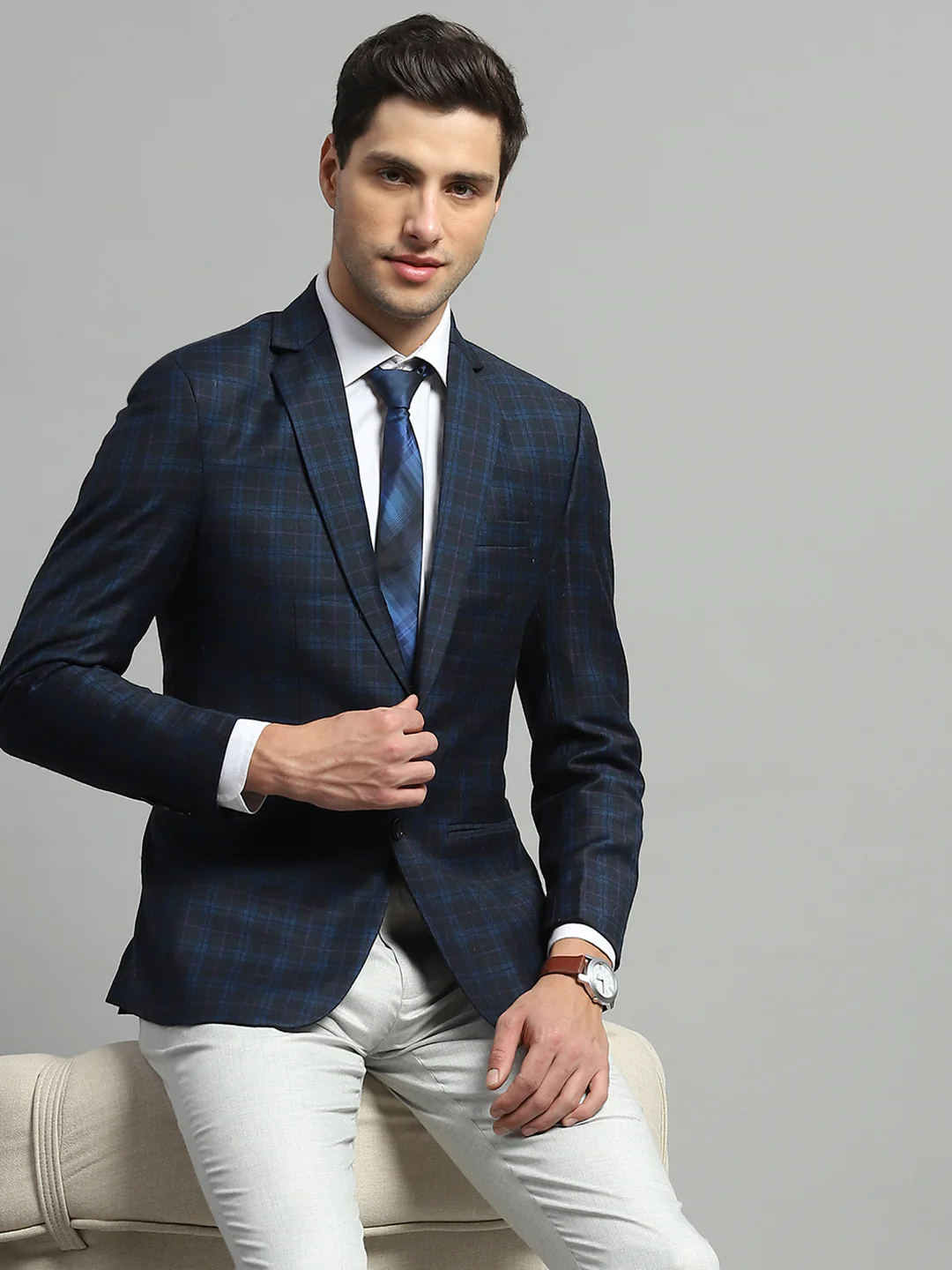 Luxuria Men Blue Solid Notch Lapel Collar Full Sleeve Blazer - Image 6