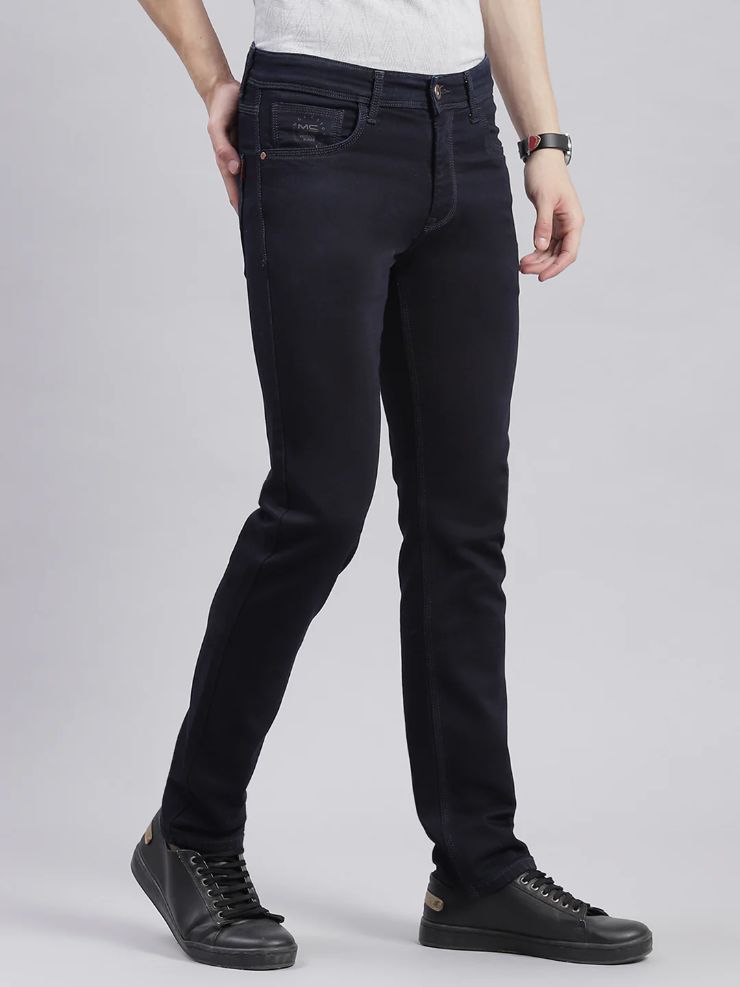 Men Blue Solid Regular Fit Denims - Image 4