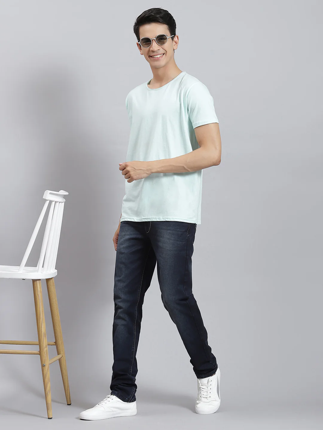 Men Blue Solid Regular Fit Denims - Image 2