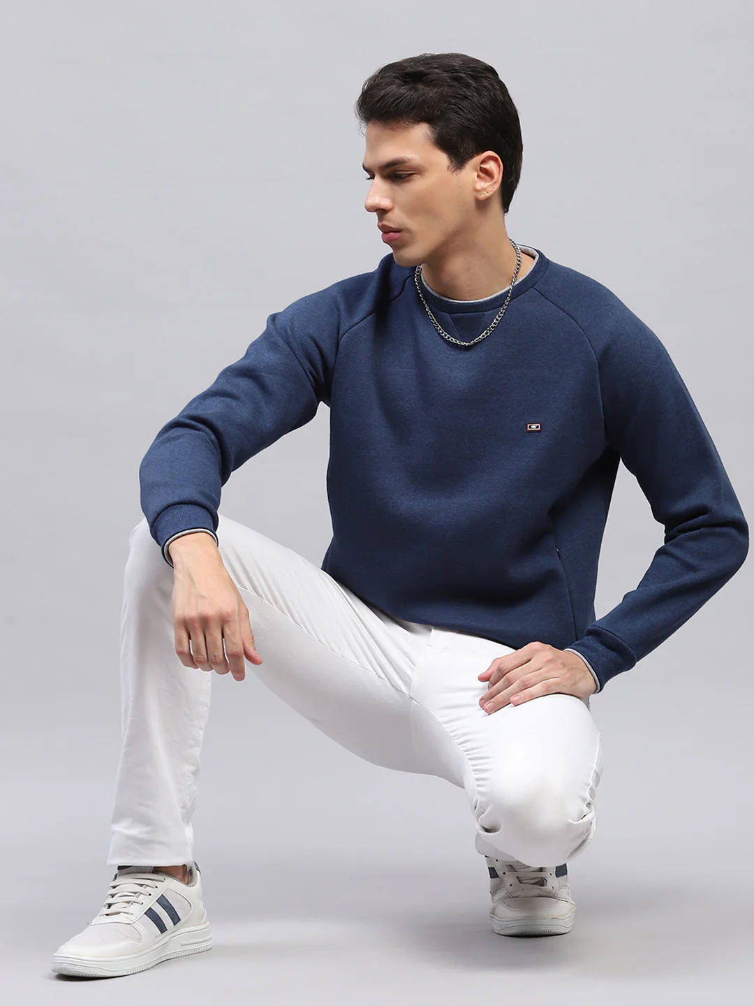 Men Blue Solid Round Neck Full Sleeve Sweatshirt - Image 2