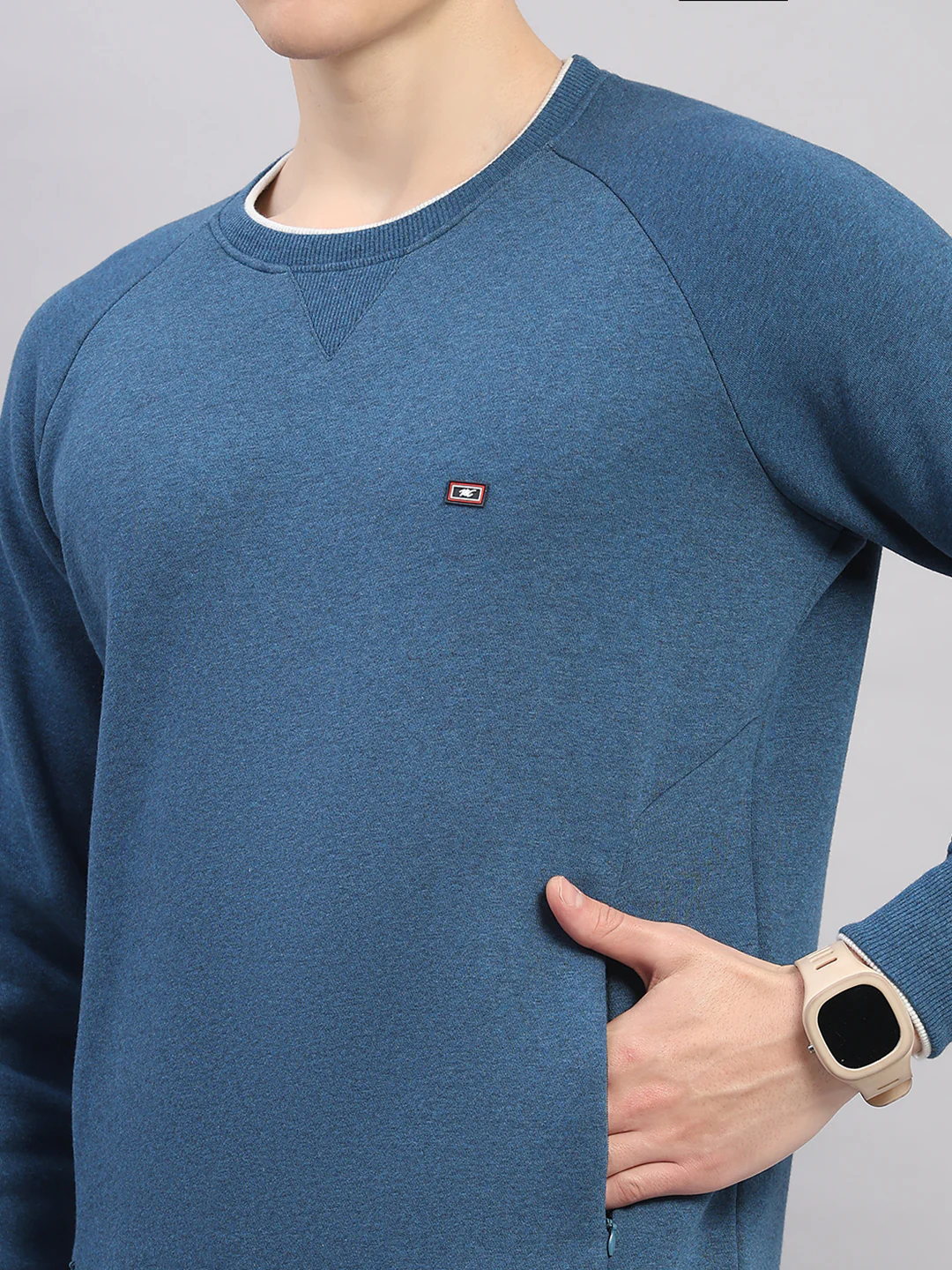Men Blue Solid Round Neck Full Sleeve Sweatshirt - Image 6