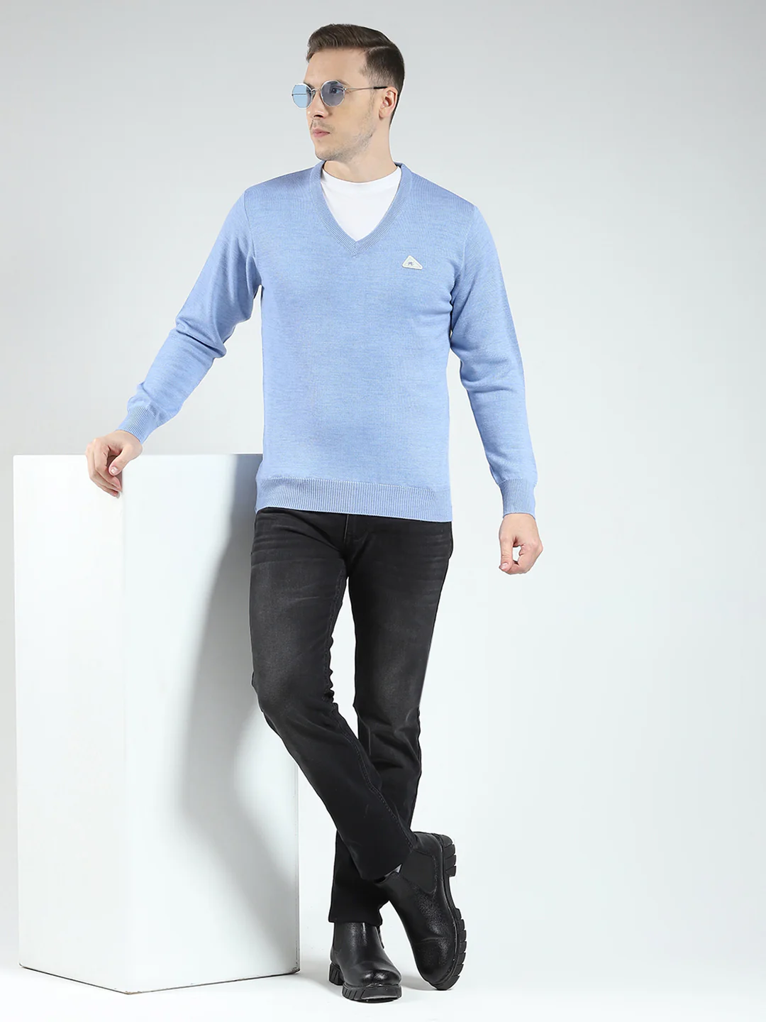 Men Blue Solid V Neck Full Sleeve Pullover - Image 2