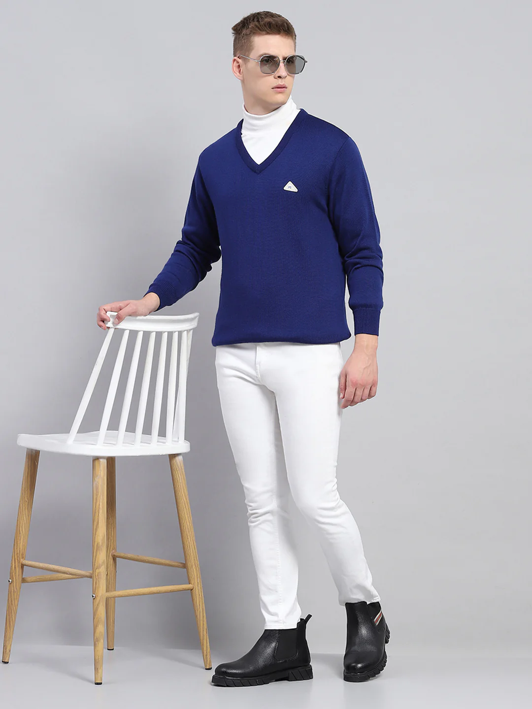 Men Blue Solid V Neck Full Sleeve Pullover - Image 2