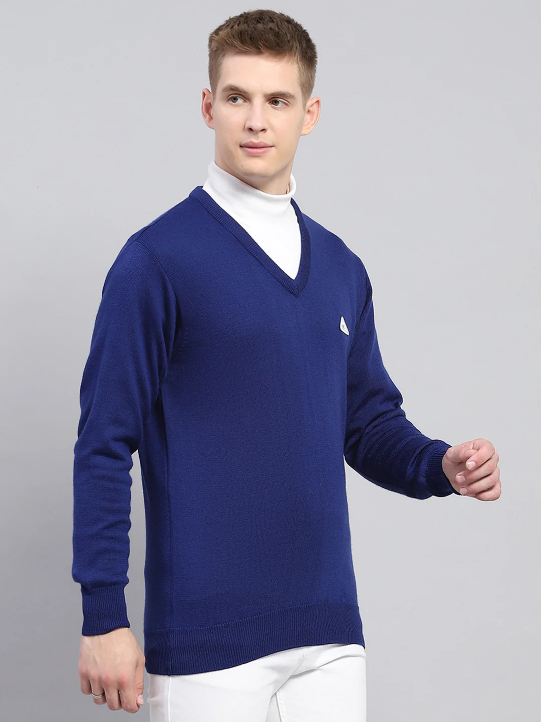 Men Blue Solid V Neck Full Sleeve Pullover - Image 4
