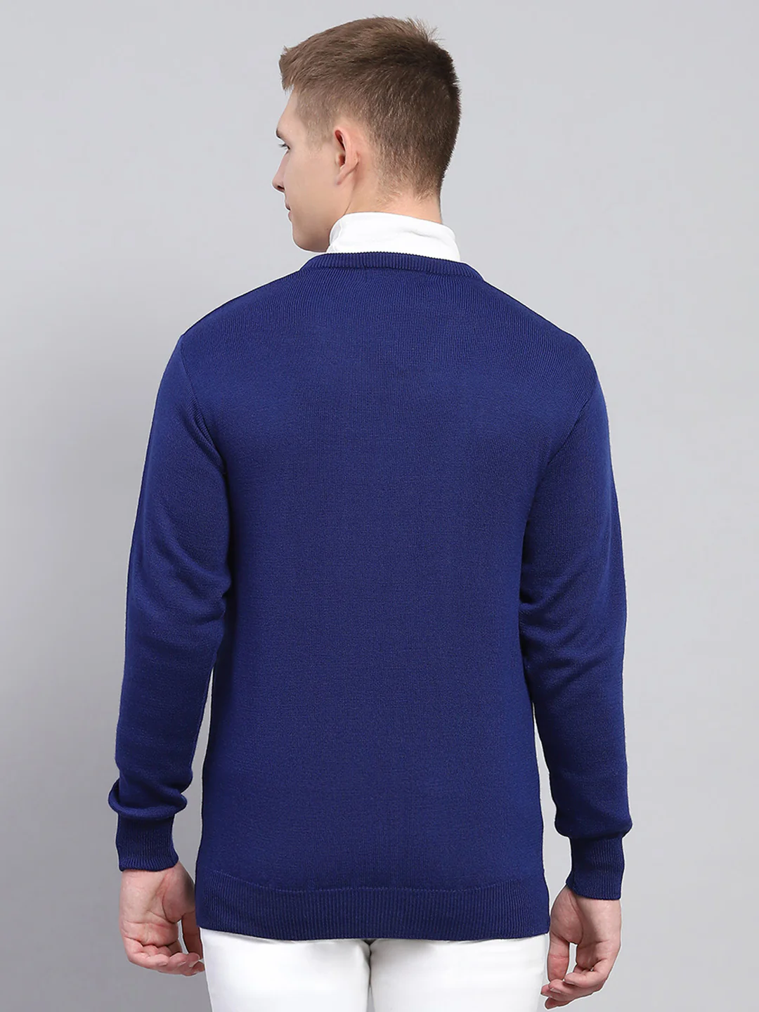 Men Blue Solid V Neck Full Sleeve Pullover - Image 5
