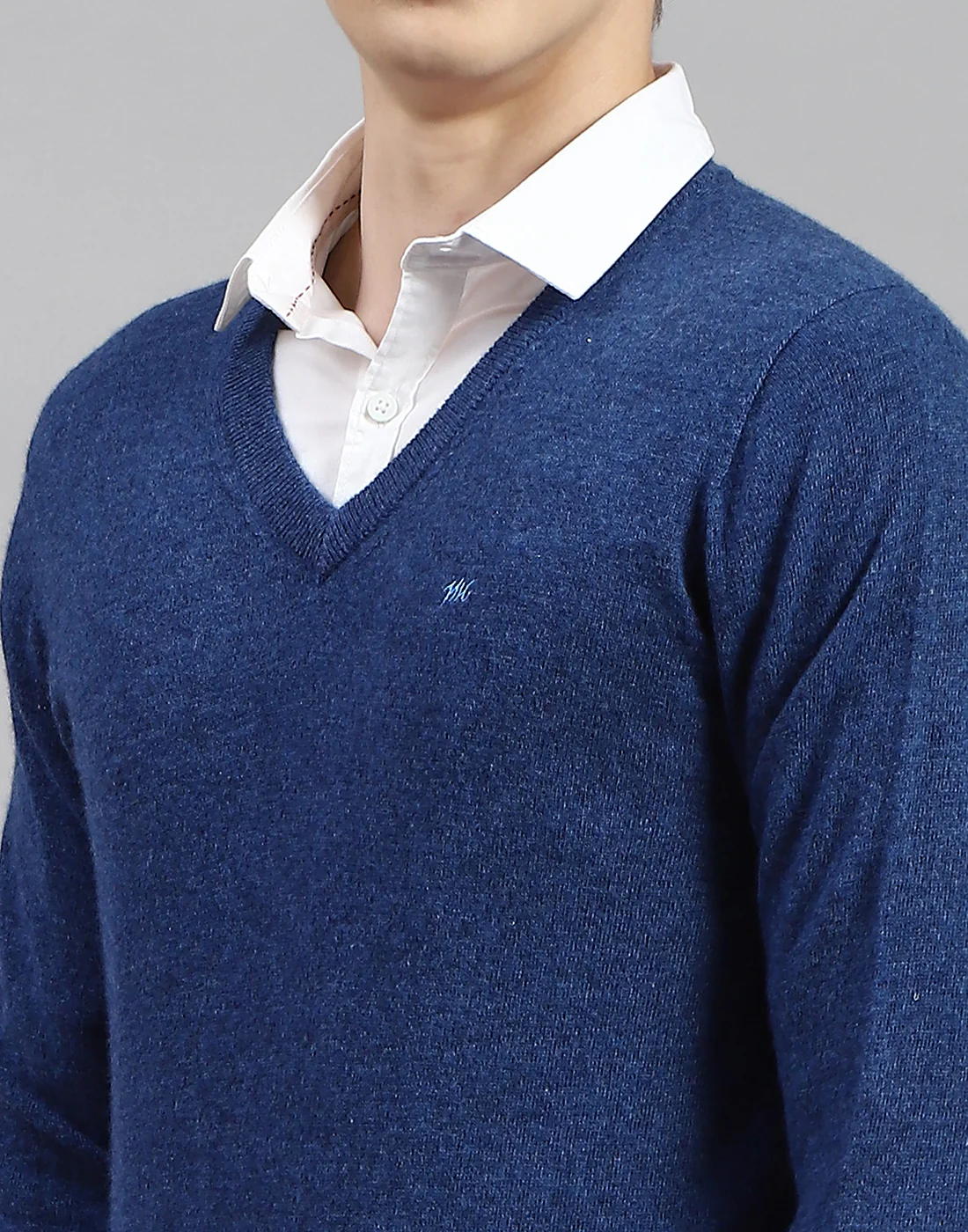 Men Blue Solid V Neck Full Sleeve Pullover - Image 6