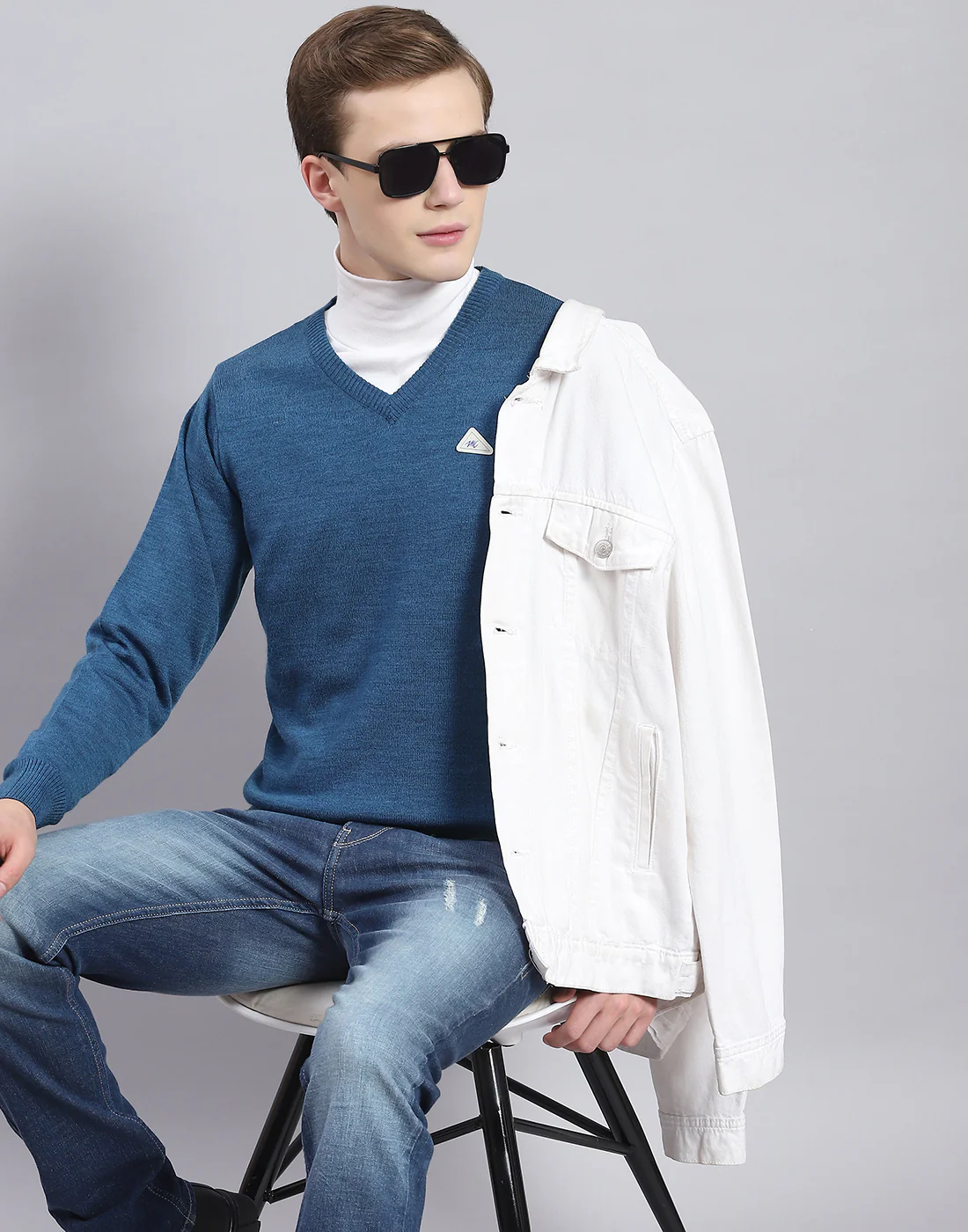 Men Blue Solid V Neck Full Sleeve Pullover - Image 2