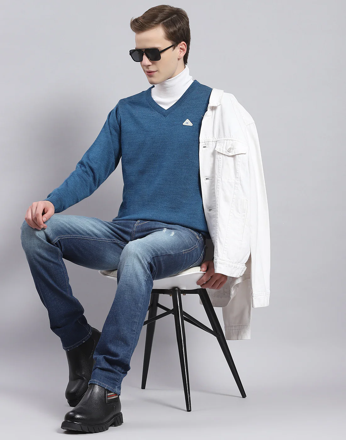 Men Blue Solid V Neck Full Sleeve Pullover - Image 3