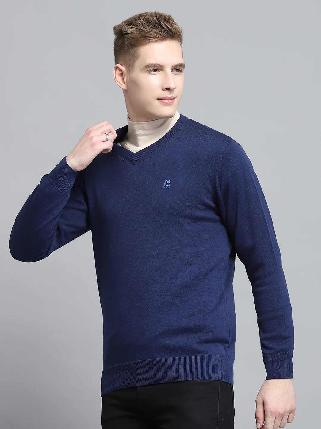 Men Blue Solid V Neck Full Sleeve Pullover - Image 3