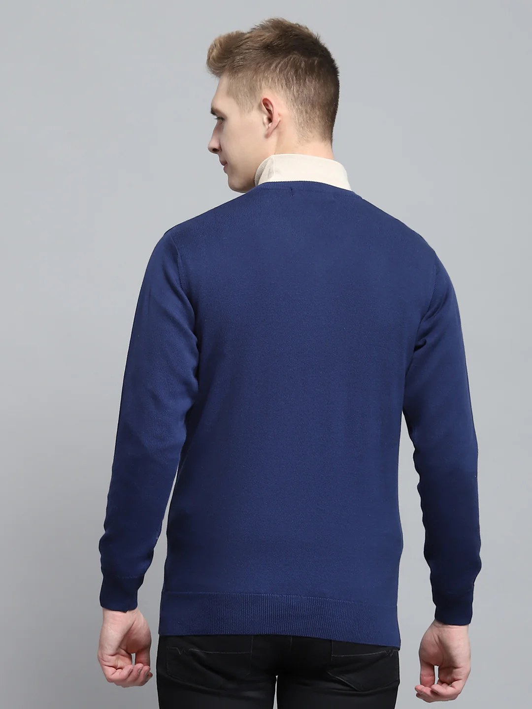 Men Blue Solid V Neck Full Sleeve Pullover - Image 5