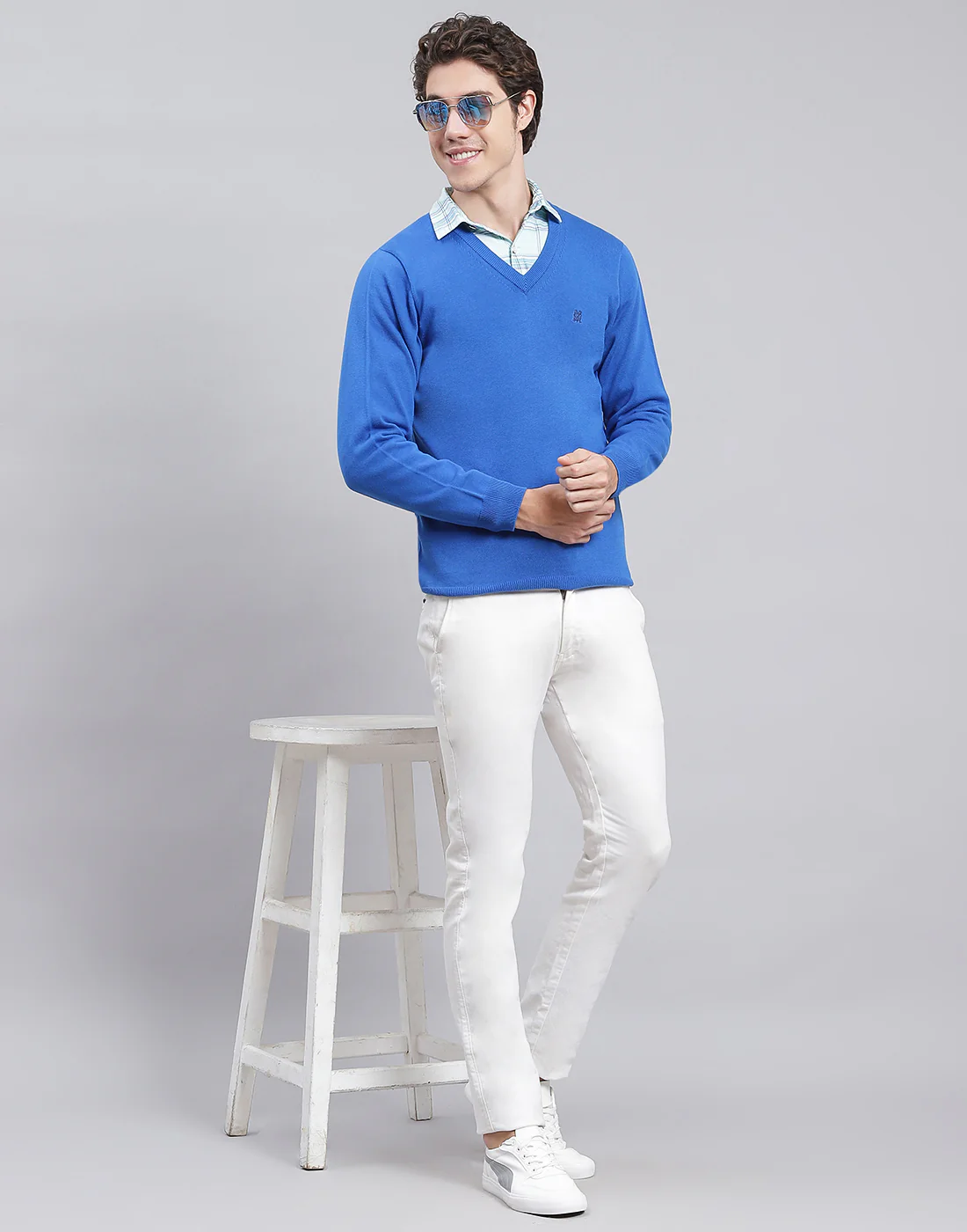 Men Blue Solid V Neck Full Sleeve Pullover - Image 2