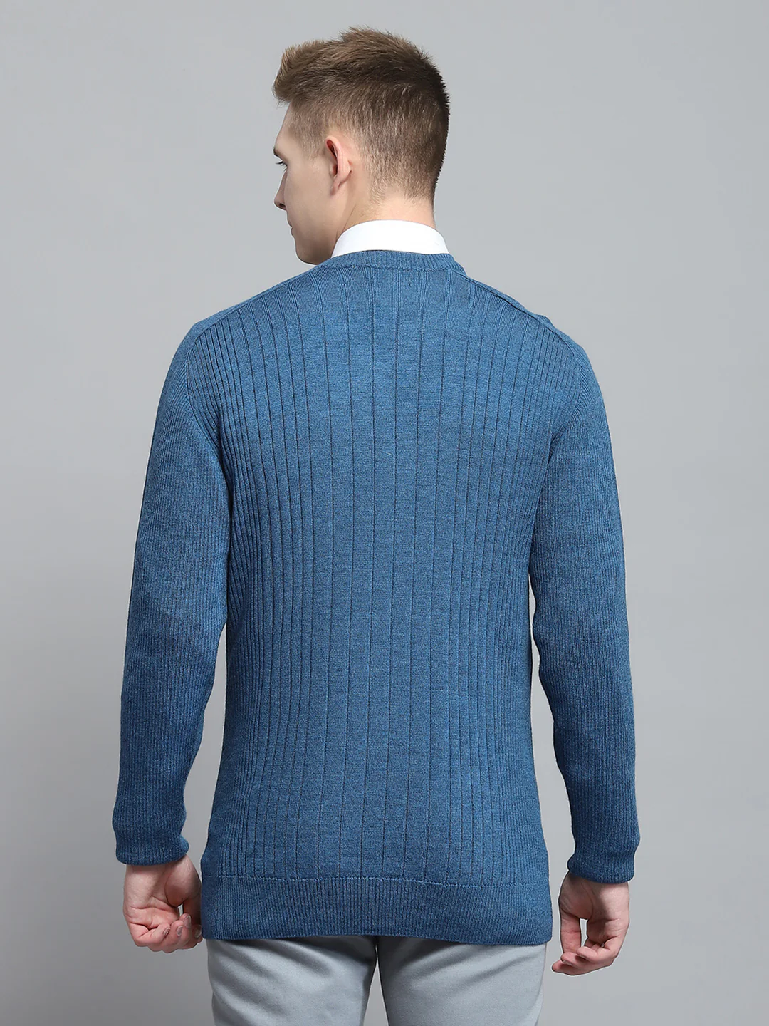 Men Blue Solid V Neck Full Sleeve Pullover - Image 5