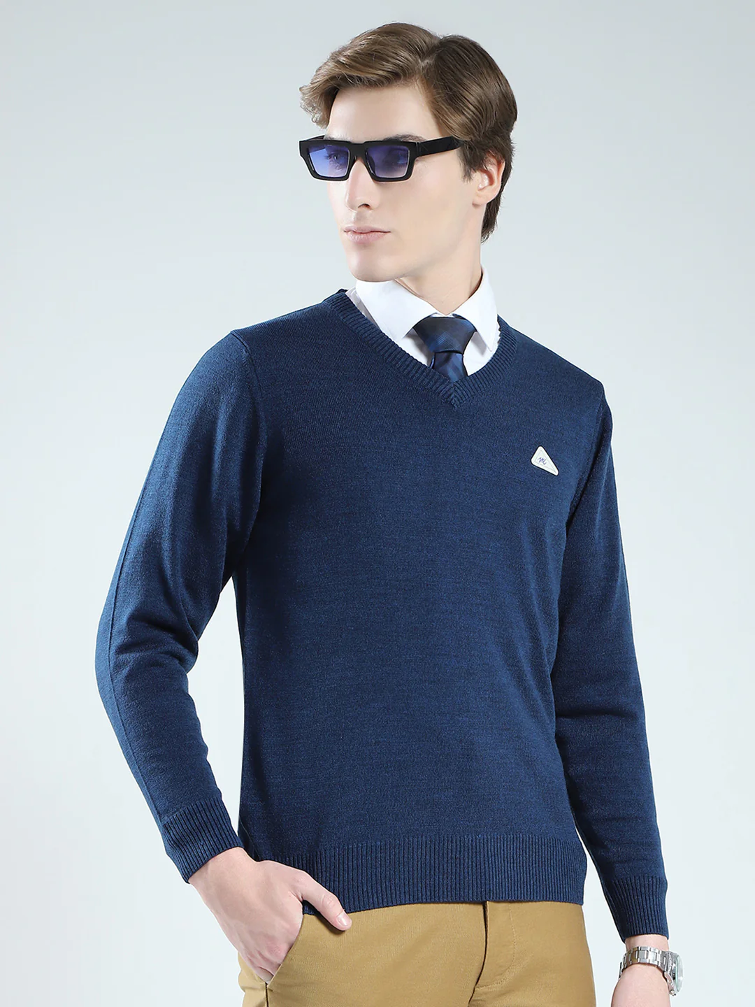 Men Blue Solid V Neck Full Sleeve Pullover - Image 4