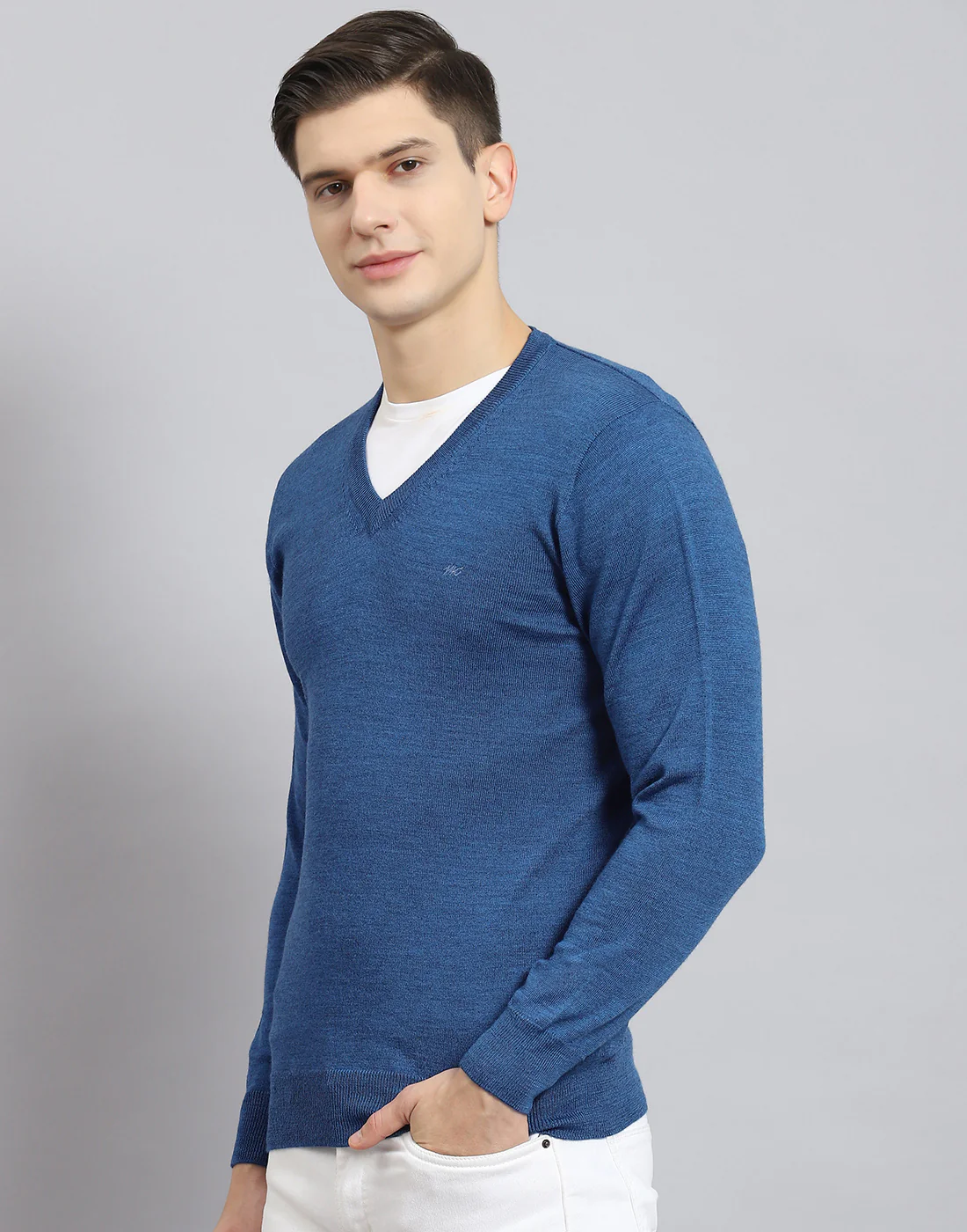 Men Blue Solid V Neck Full Sleeve Sweater - Image 4