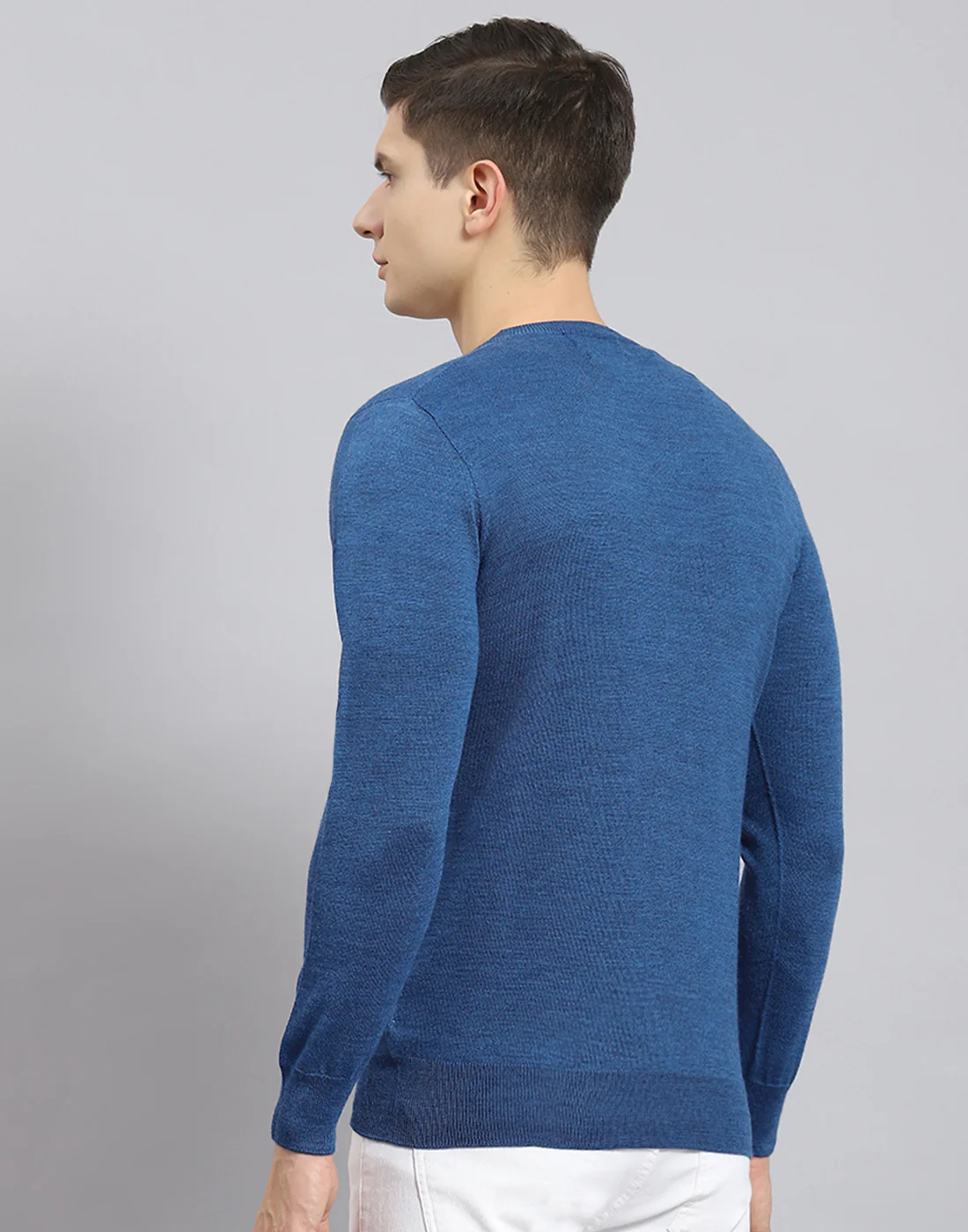 Men Blue Solid V Neck Full Sleeve Sweater - Image 7