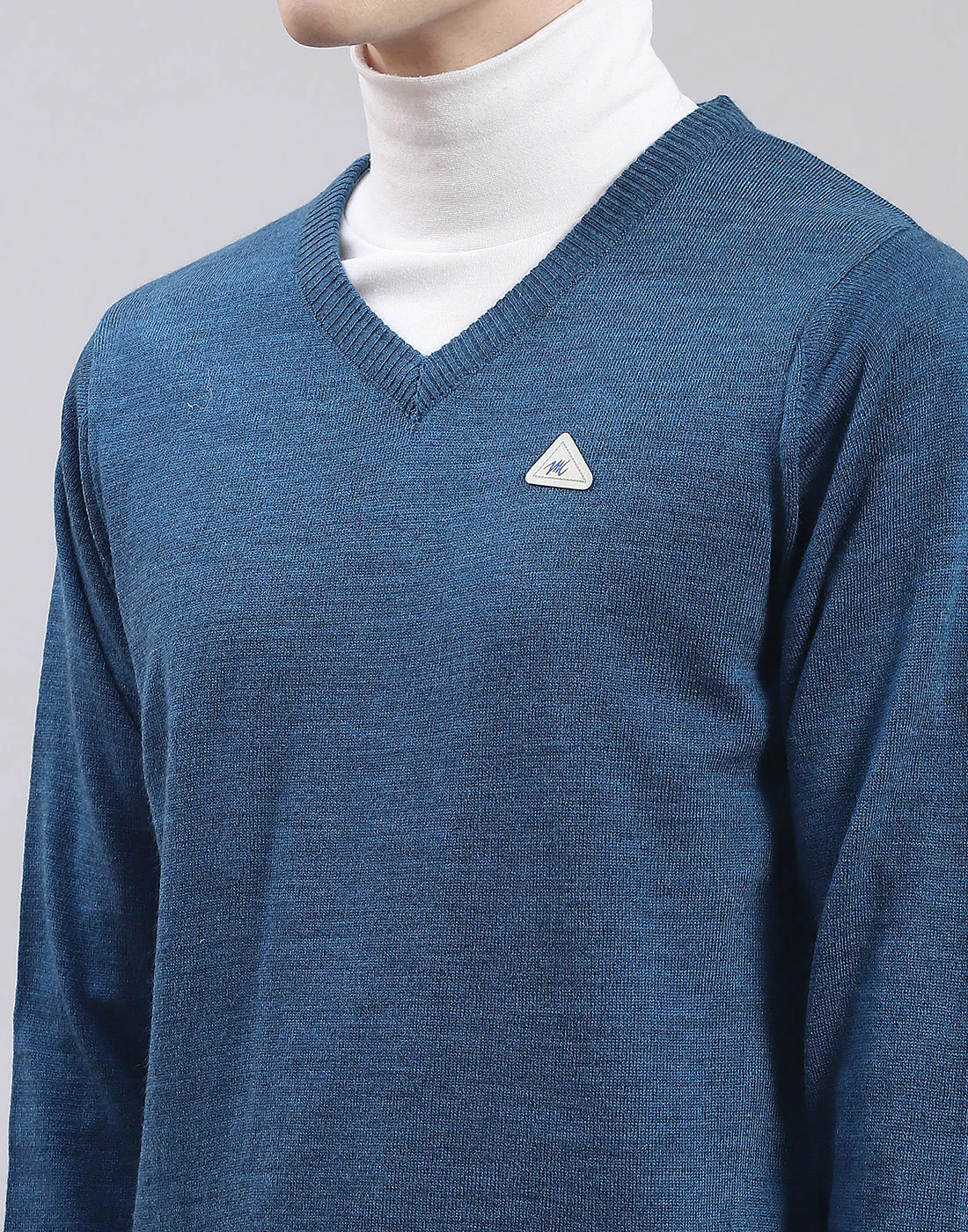 Men Blue Solid V Neck Full Sleeve Sweater - Image 7