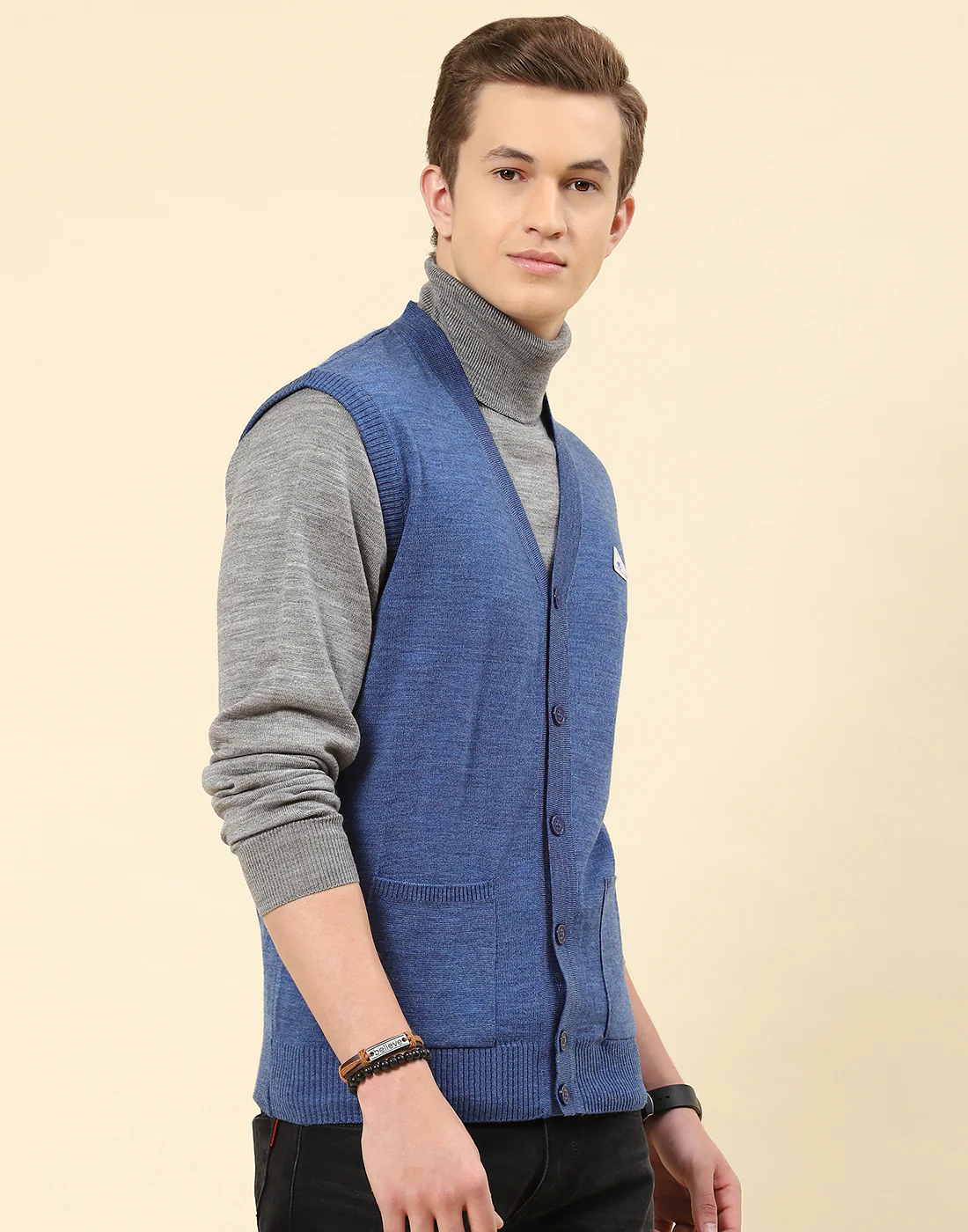 Men Blue Solid V Neck Sleeveless Cardigan - Image 4