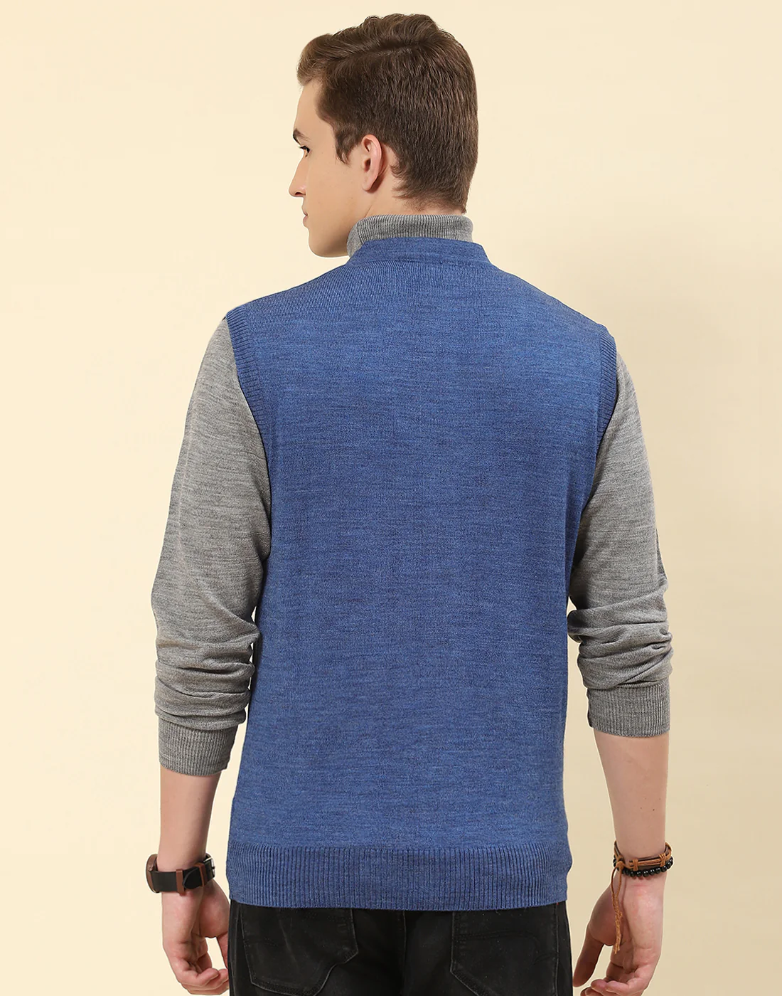 Men Blue Solid V Neck Sleeveless Cardigan - Image 5