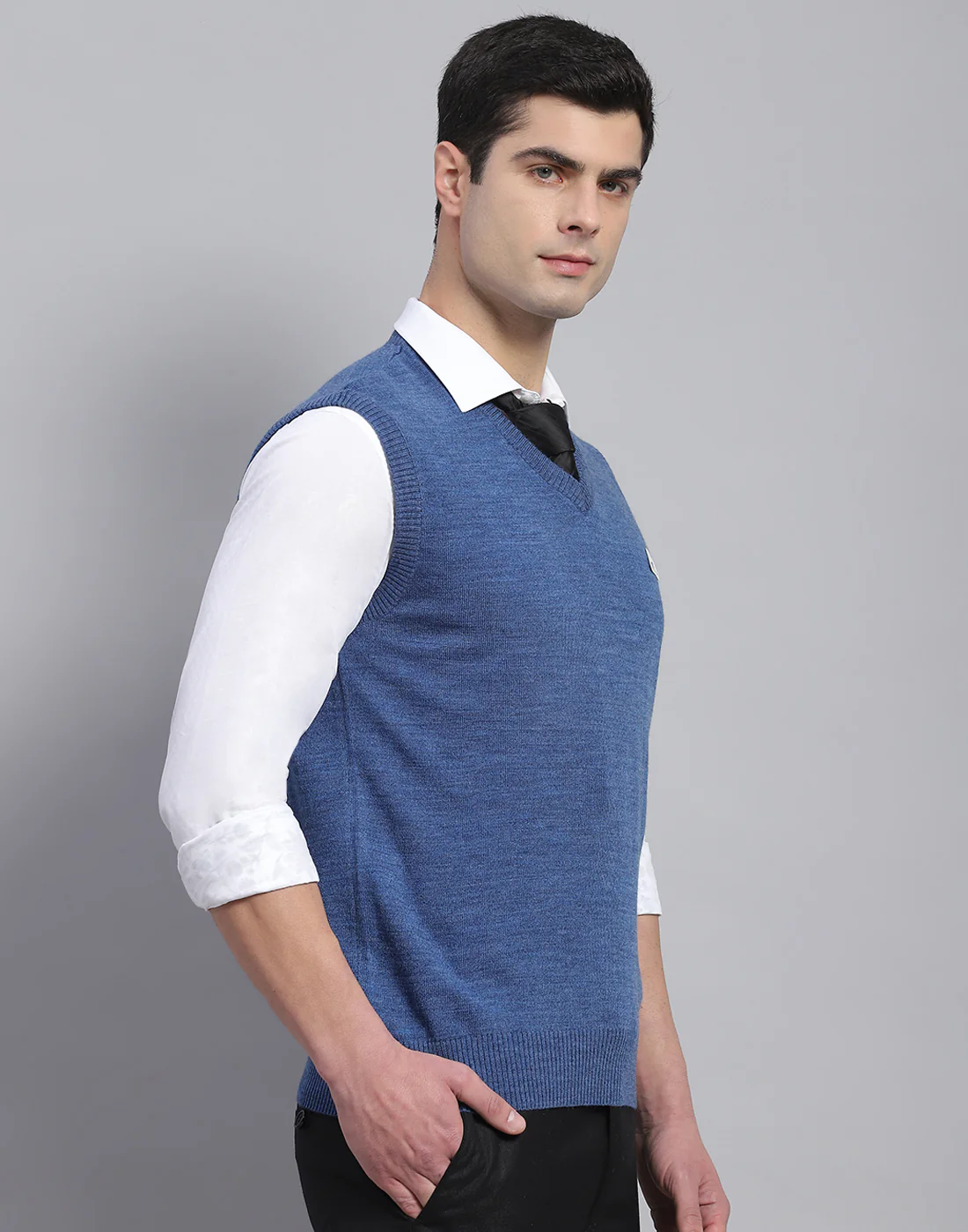 Men Blue Solid V Neck Sleeveless Sweater - Image 4