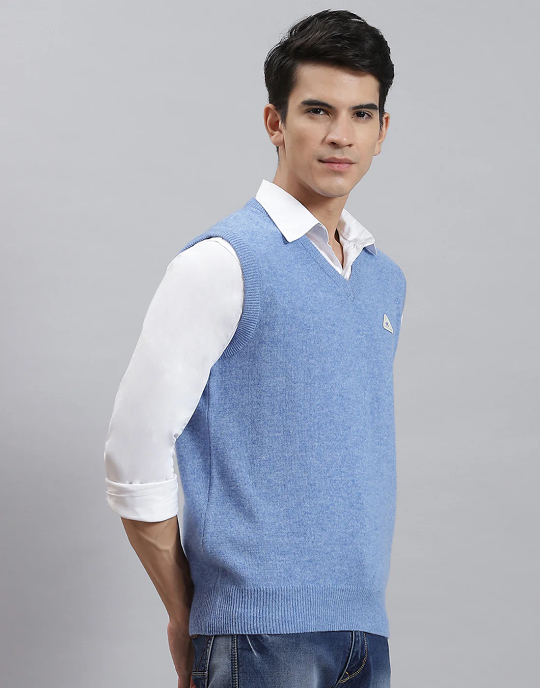 Men Blue Solid V Neck Sleeveless Sweater - Image 4