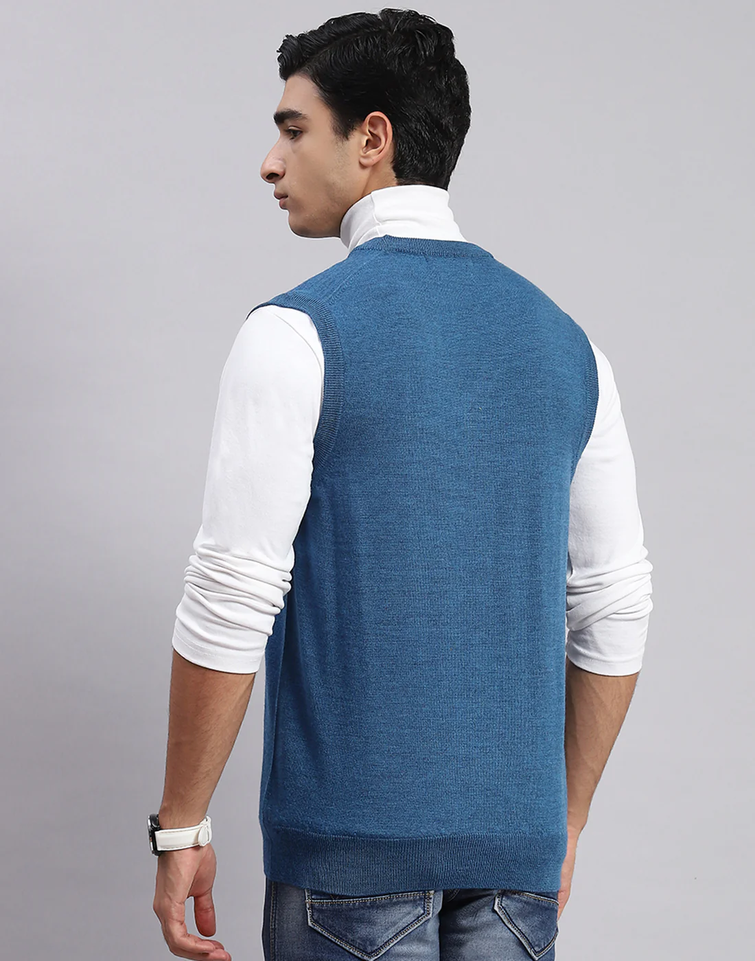 Men Blue Solid V Neck Sleeveless Sweater - Image 4
