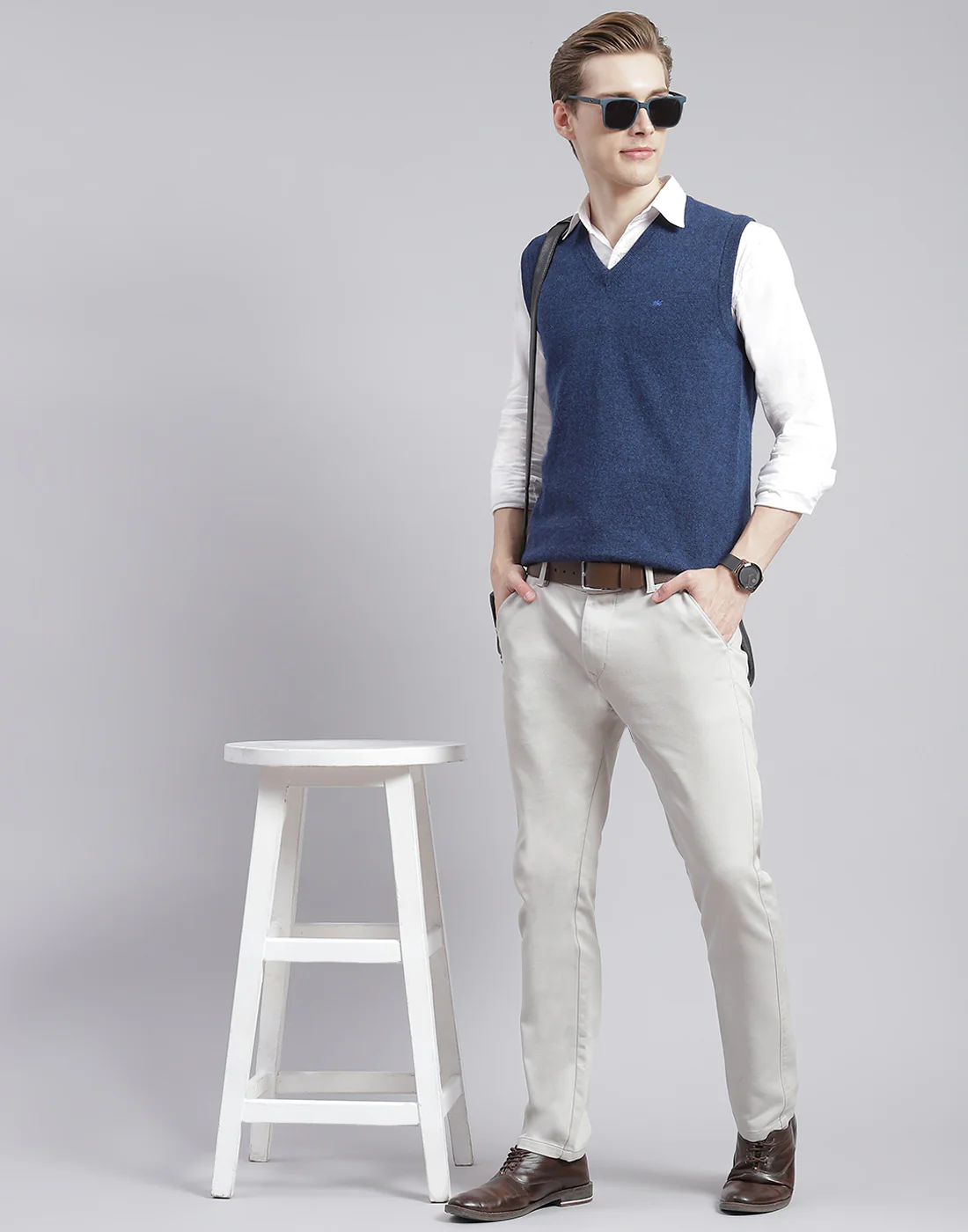 Men Blue Solid V Neck Sleeveless Sweater - Image 2