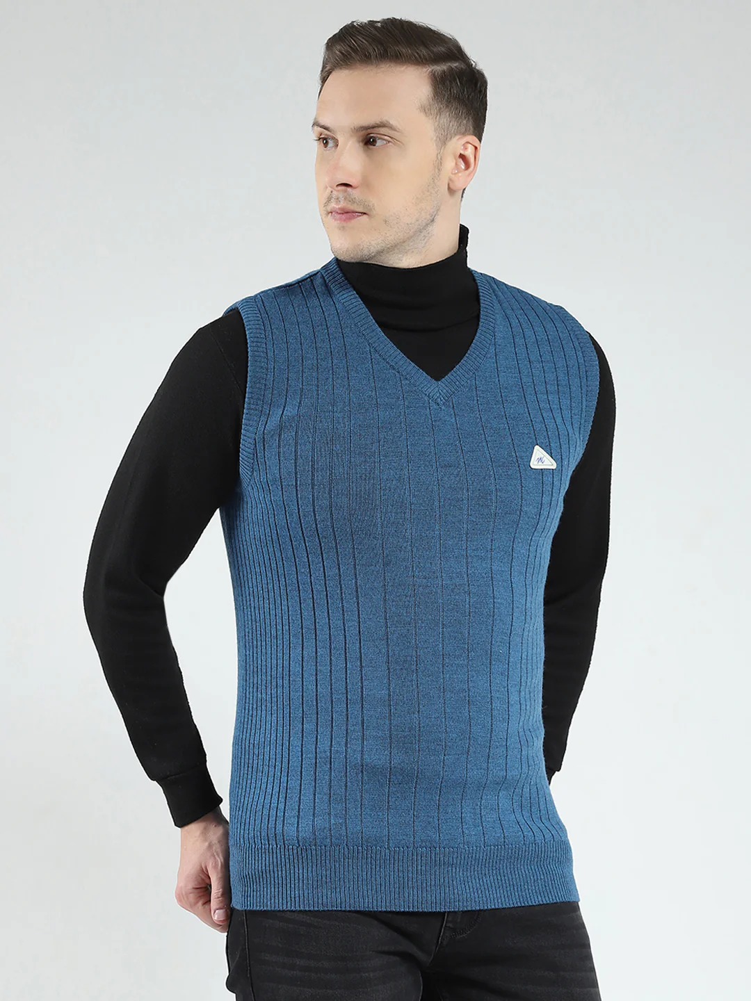 Men Blue Solid V Neck Sleeveless Sweater - Image 4