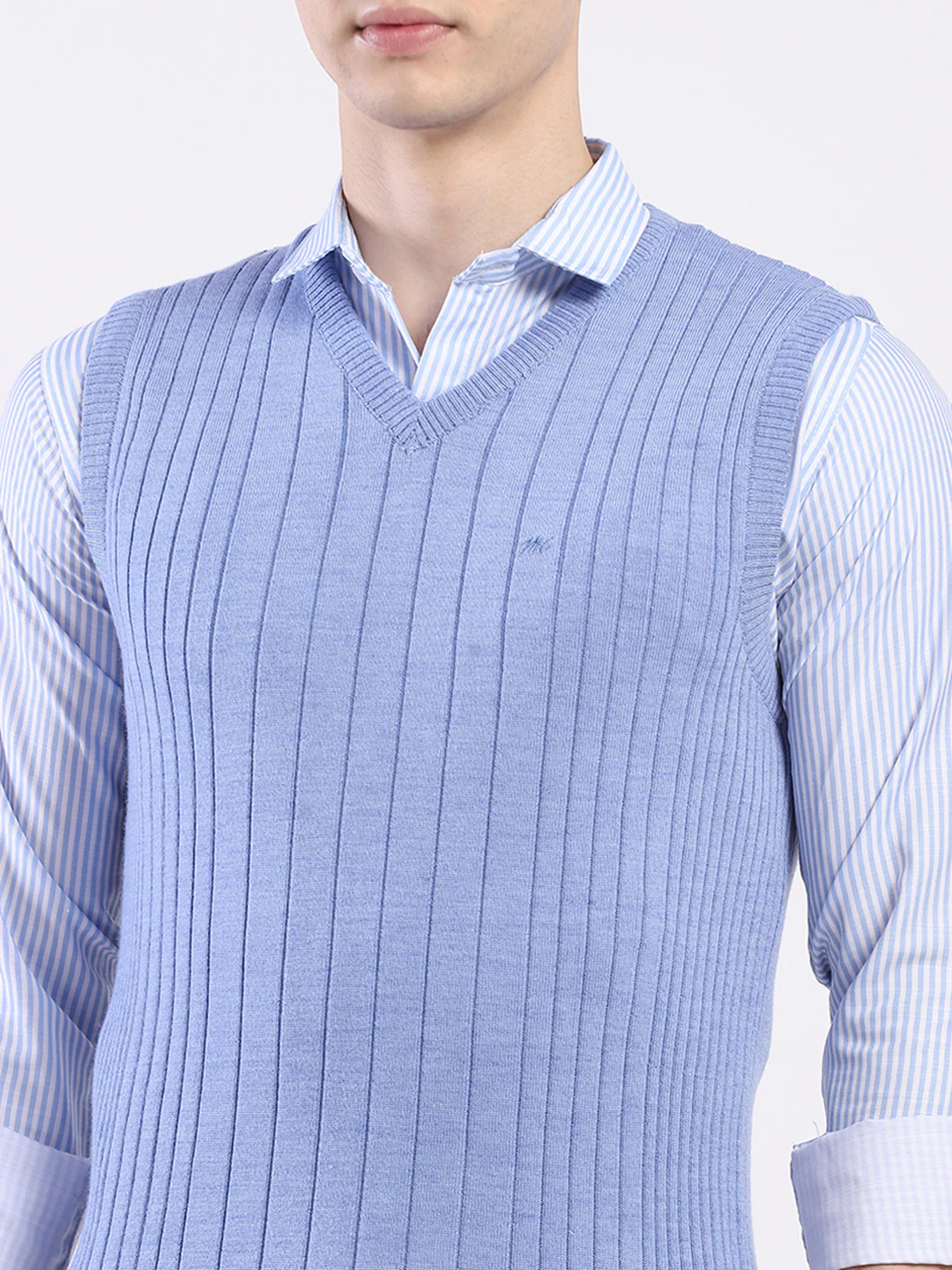 Men Blue Solid V Neck Sleeveless Sweater - Image 7