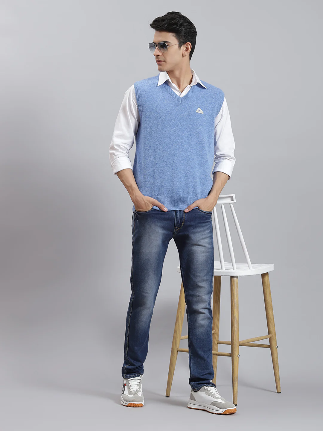 Men Blue Solid V Neck Sleeveless Sweaters/Pullovers - Image 2