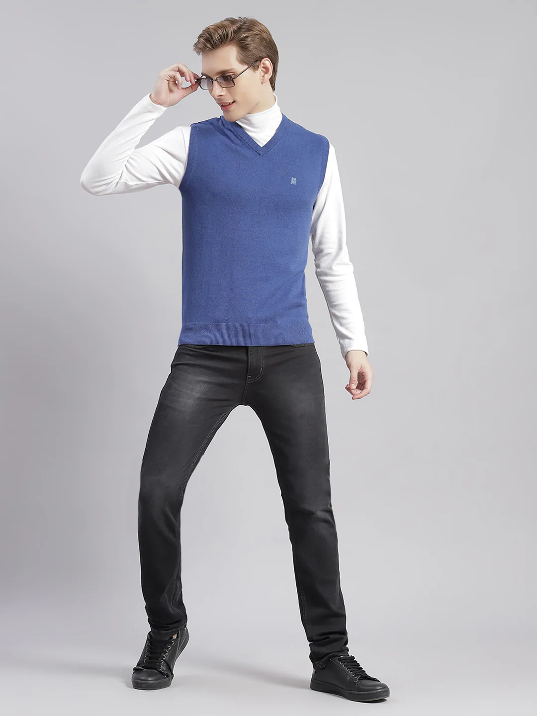 Men Blue Solid V Neck Sleeveless Sweaters/Pullovers - Image 2