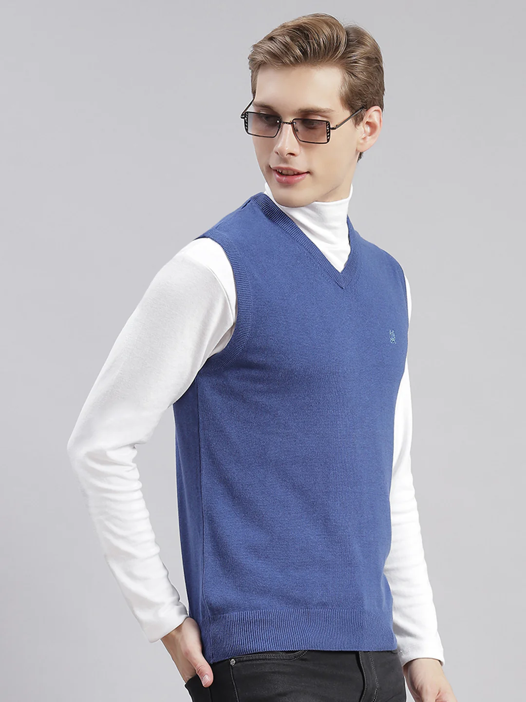 Men Blue Solid V Neck Sleeveless Sweaters/Pullovers - Image 4