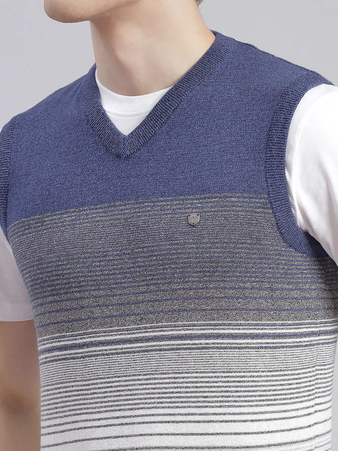 Men Blue Stripe V Neck Sleeveless Sweaters/Pullovers - Image 6