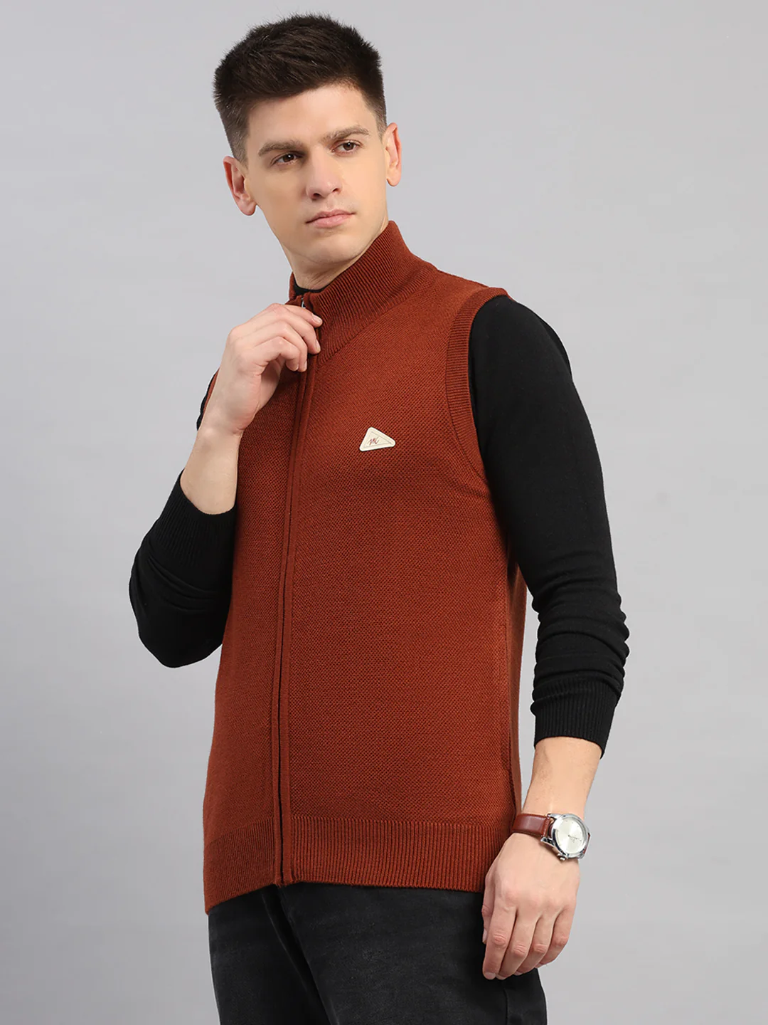 Men Brown Solid Collar Sleeveless Sweater - Image 3