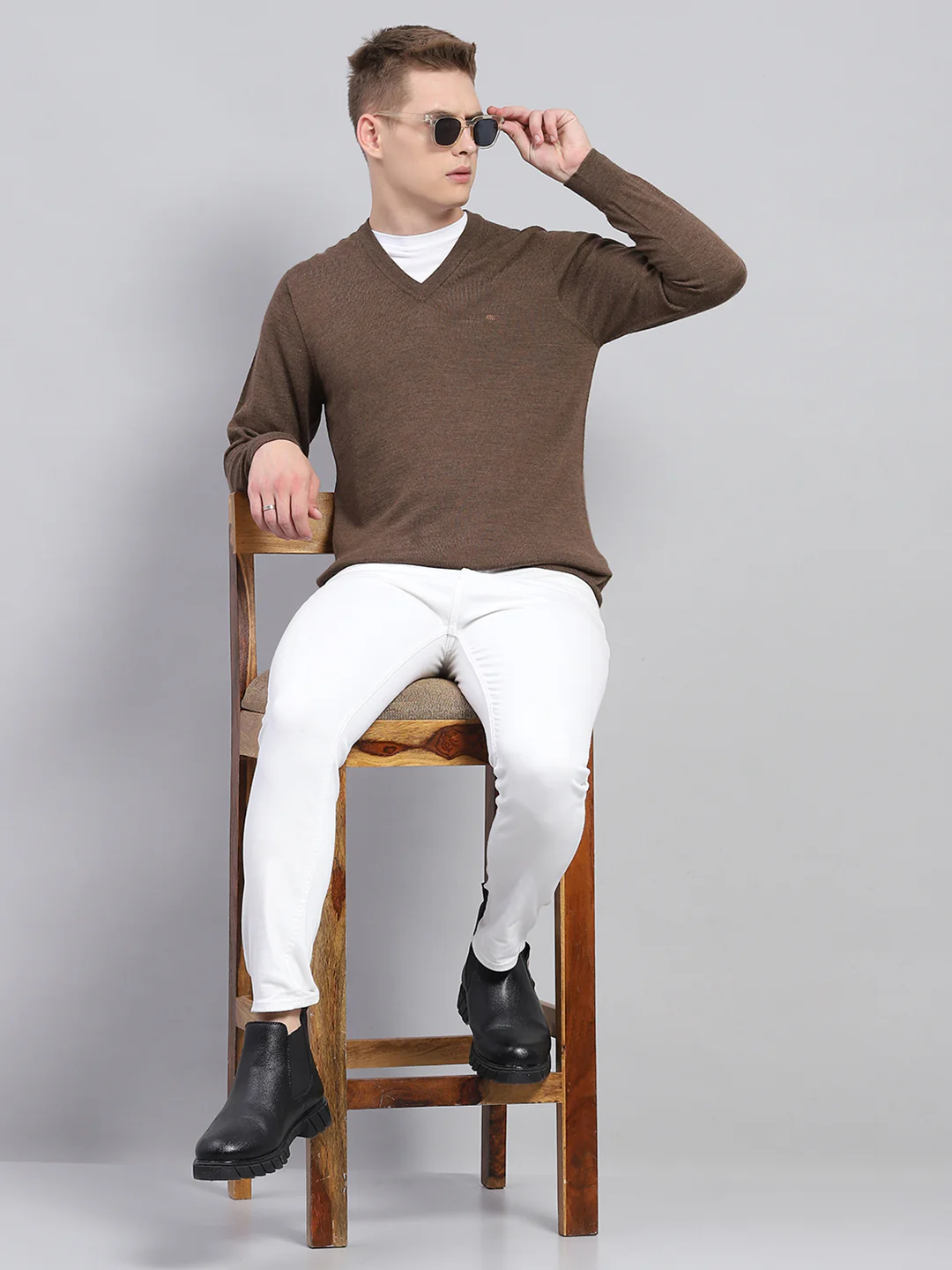 Men Brown Solid V Neck Full Sleeve Pullover - Image 2
