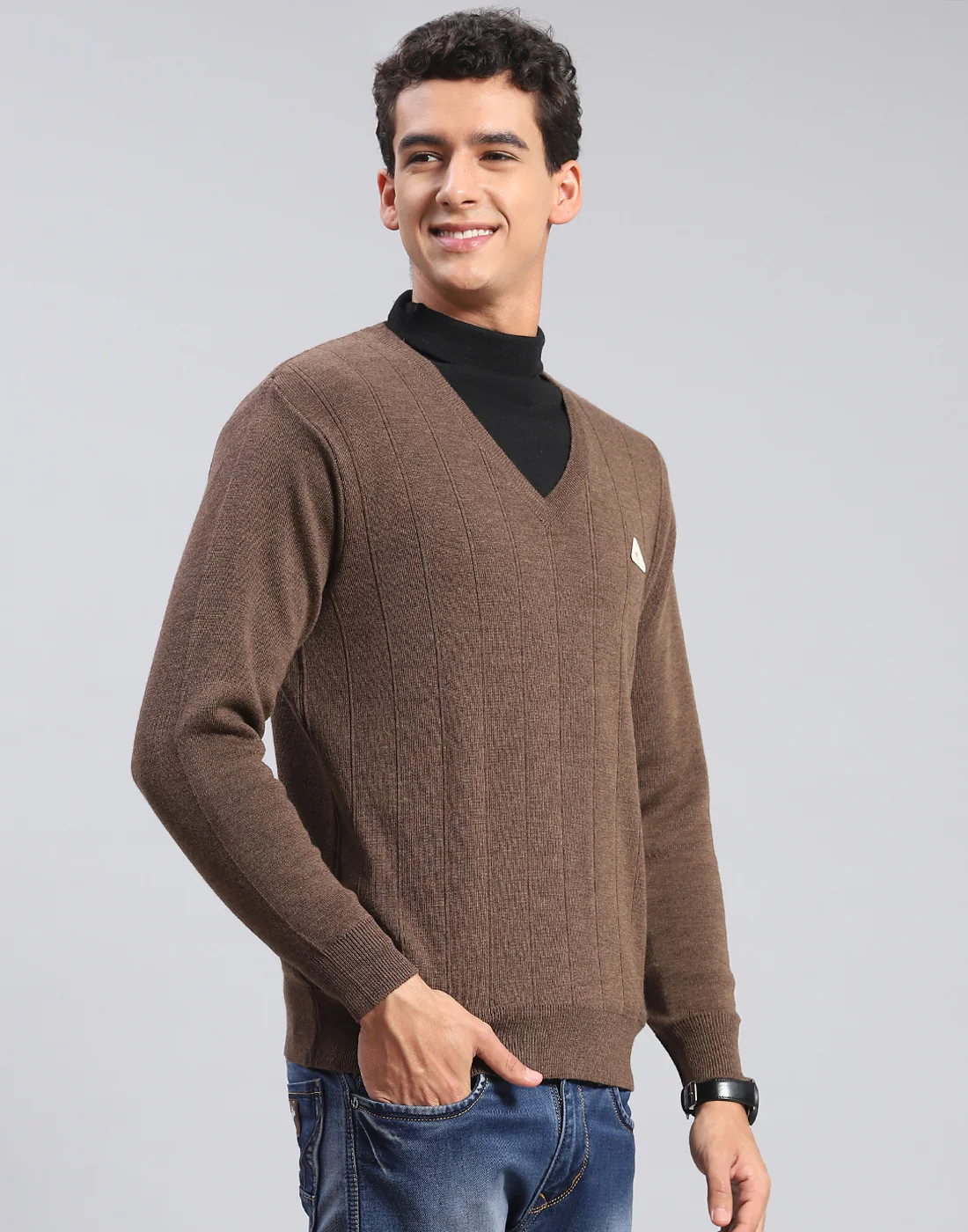 Men Brown Solid V Neck Full Sleeve Pullover - Image 4