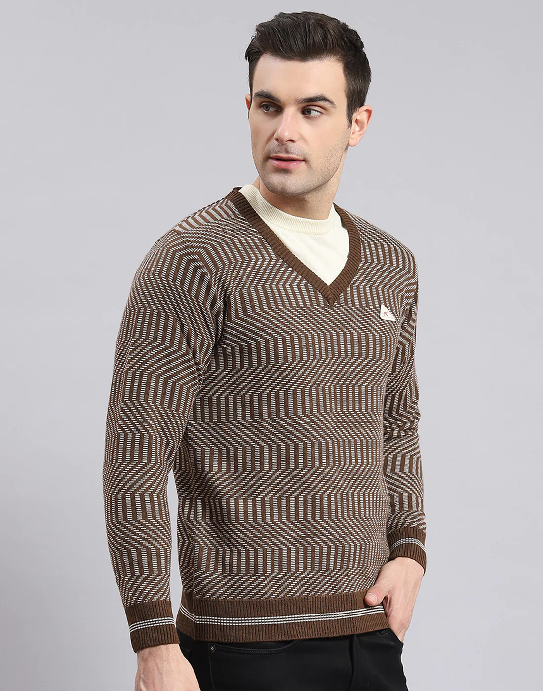 Men Brown Solid V Neck Full Sleeve Sweater - Image 4