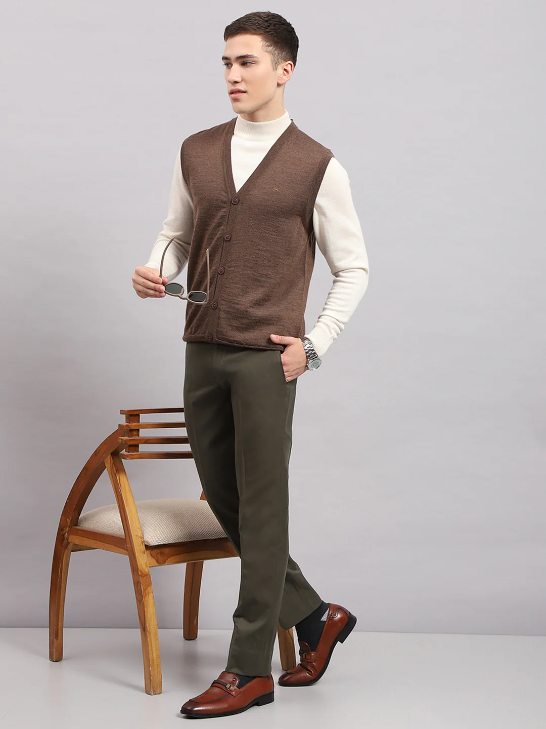 Men Brown Solid V Neck Sleeveless Cardigan - Image 2