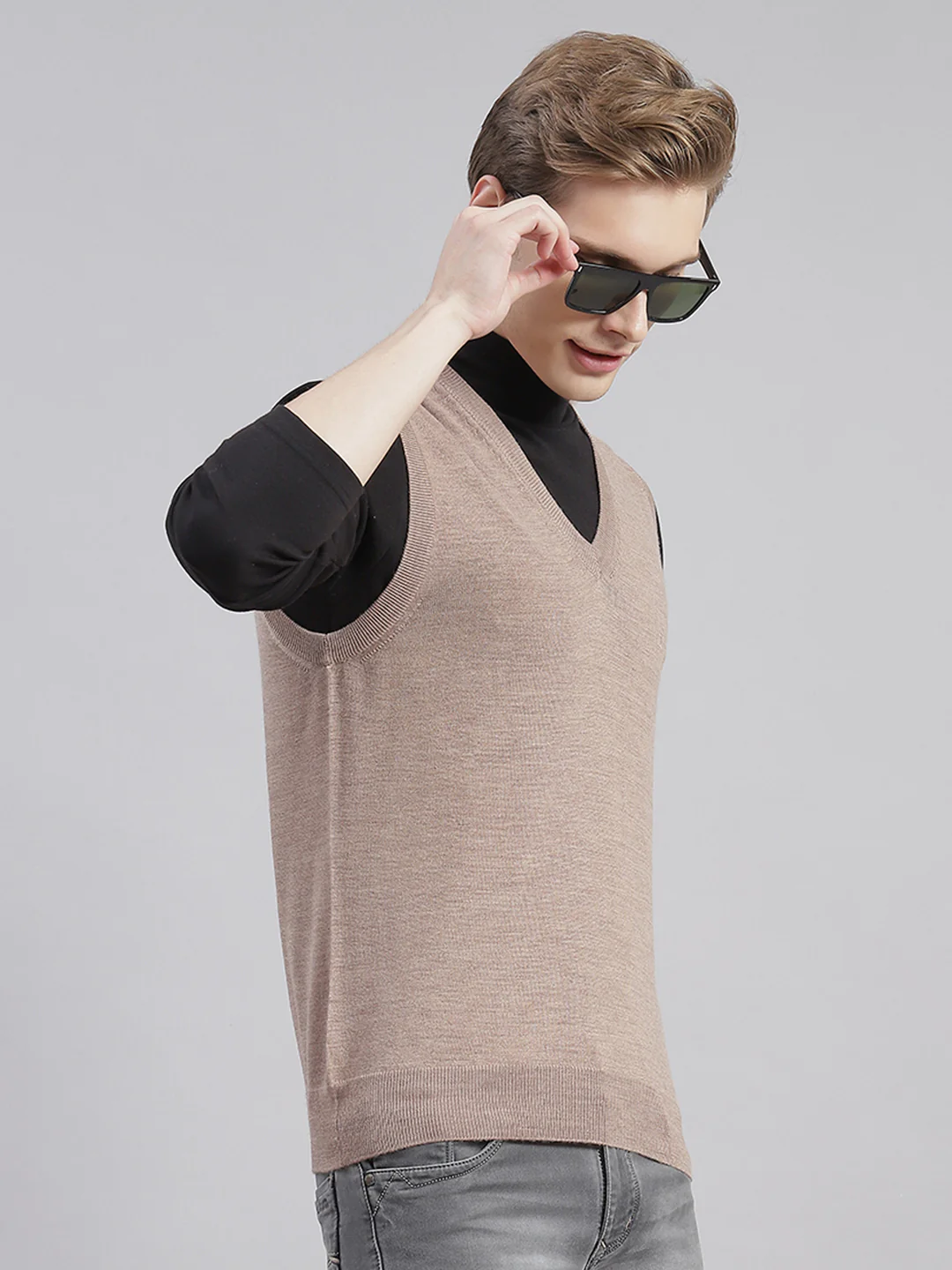 Men Brown Solid V Neck Sleeveless Sweaters/Pullovers - Image 4