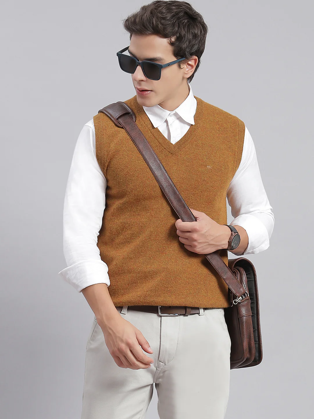 Men Brown Solid V Neck Sleeveless Sweaters/Pullovers - Image 2