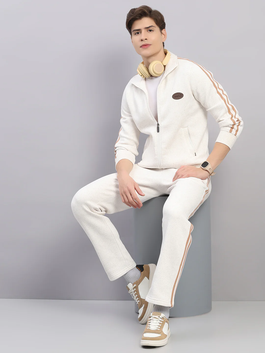 Men Camel Brown Solid Stand Collar Full Sleeve Winter Tracksuit - Image 2