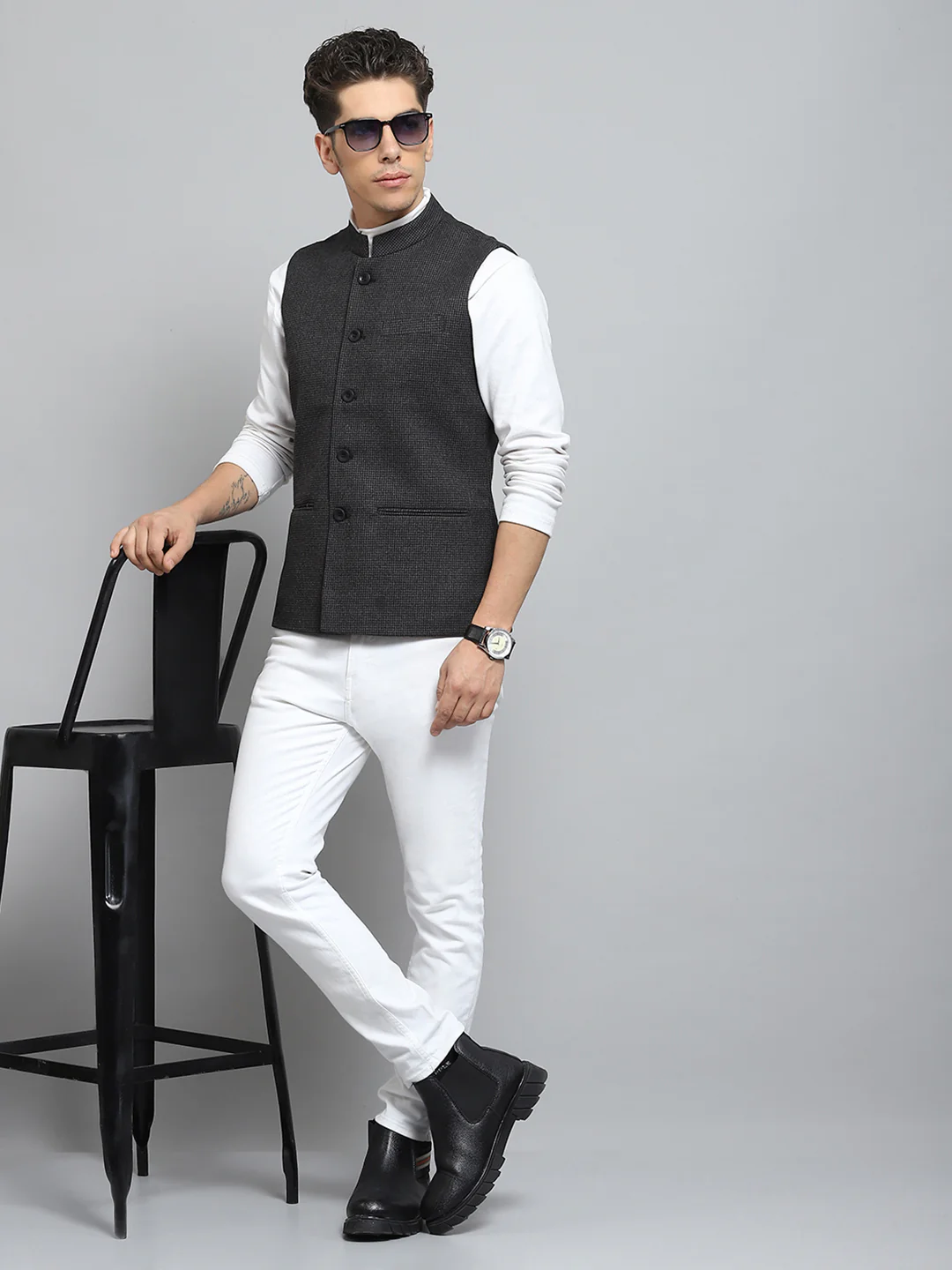 Men Charcoal Solid Band Collar Sleeveless Nehru Jacket - Image 2