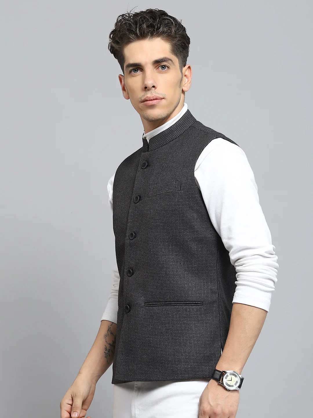Men Charcoal Solid Band Collar Sleeveless Nehru Jacket - Image 3