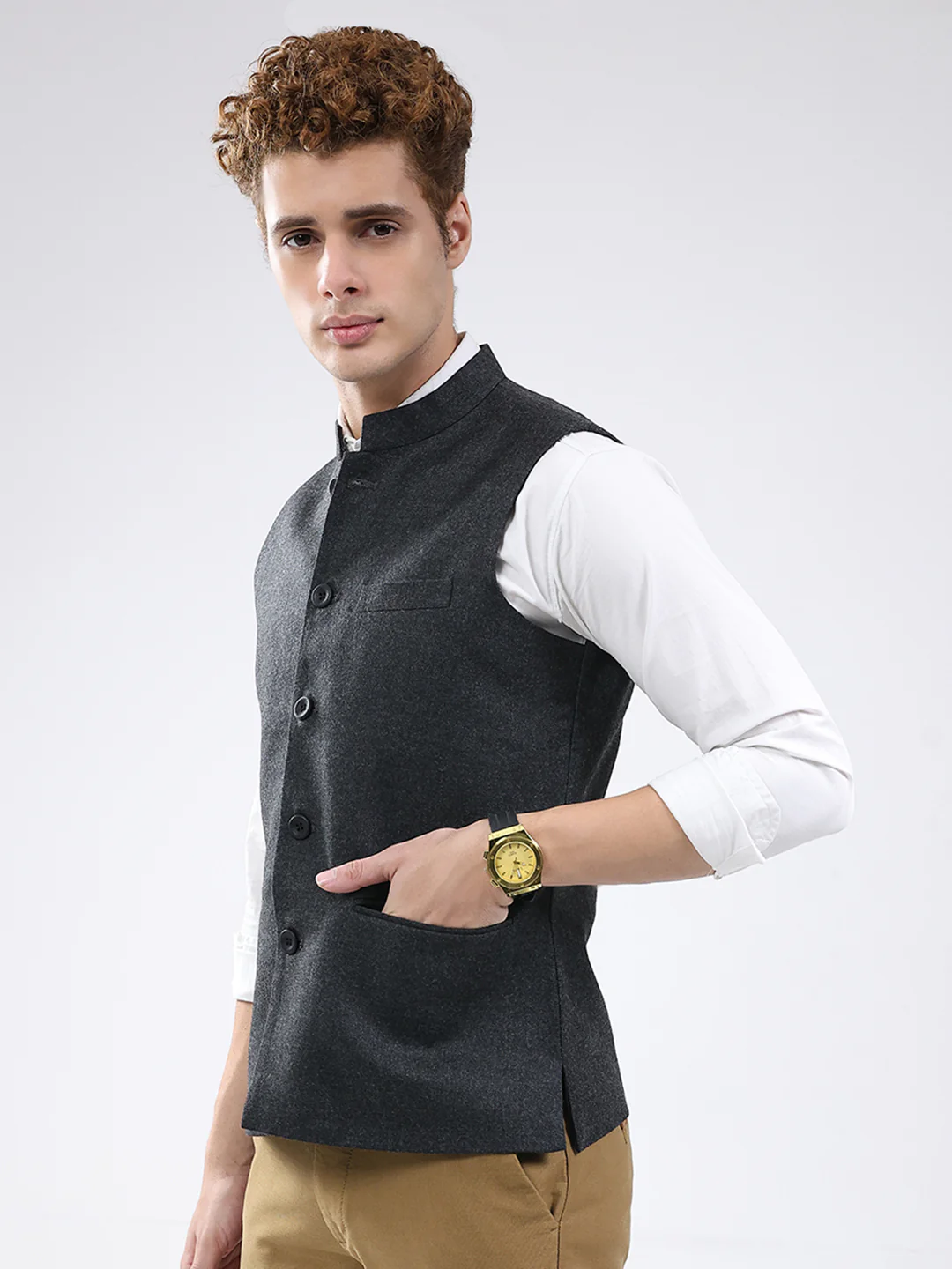 Men Charcoal Solid Band Neck Sleeveless Jacket - Image 3