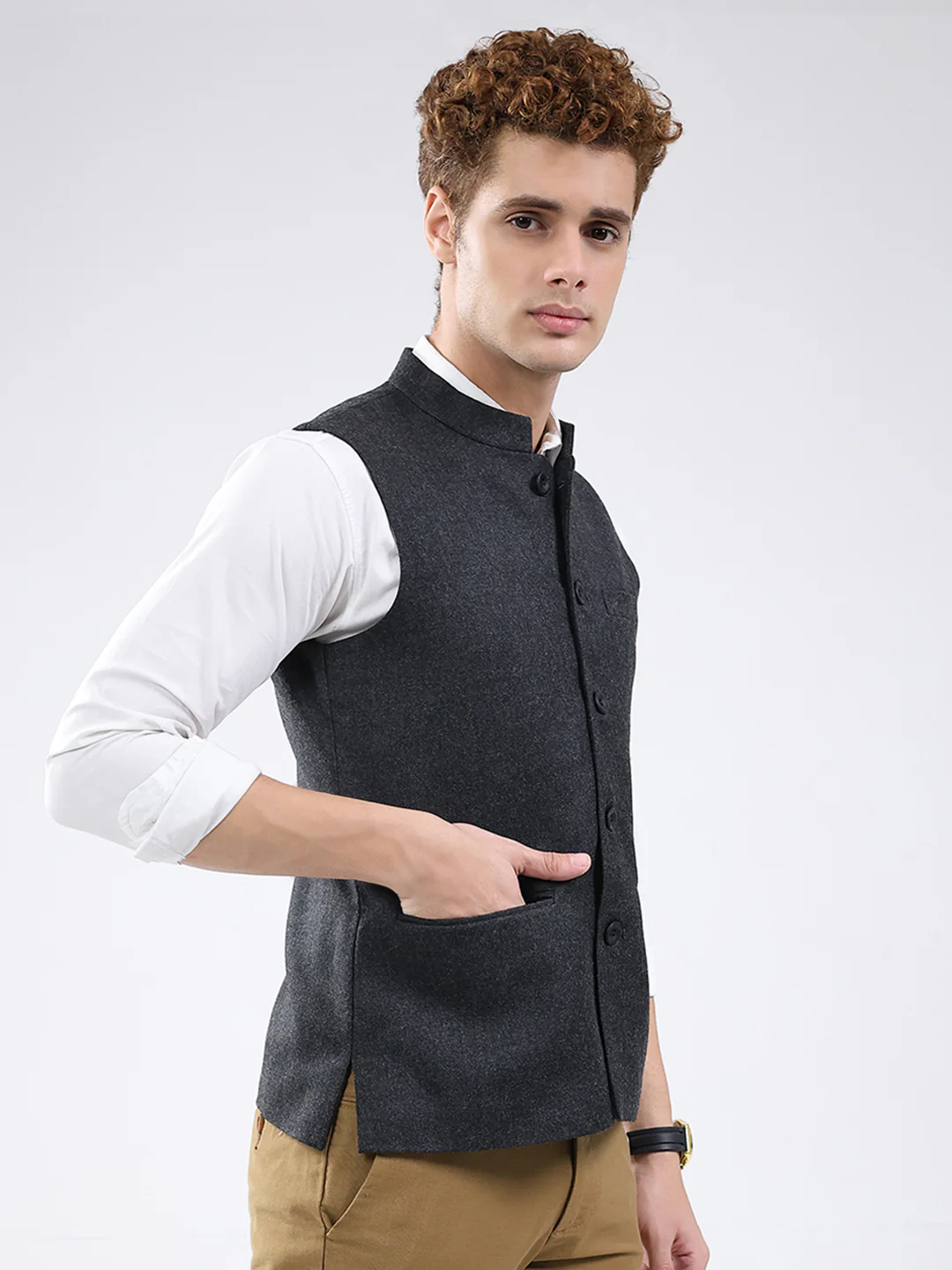 Men Charcoal Solid Band Neck Sleeveless Jacket - Image 4