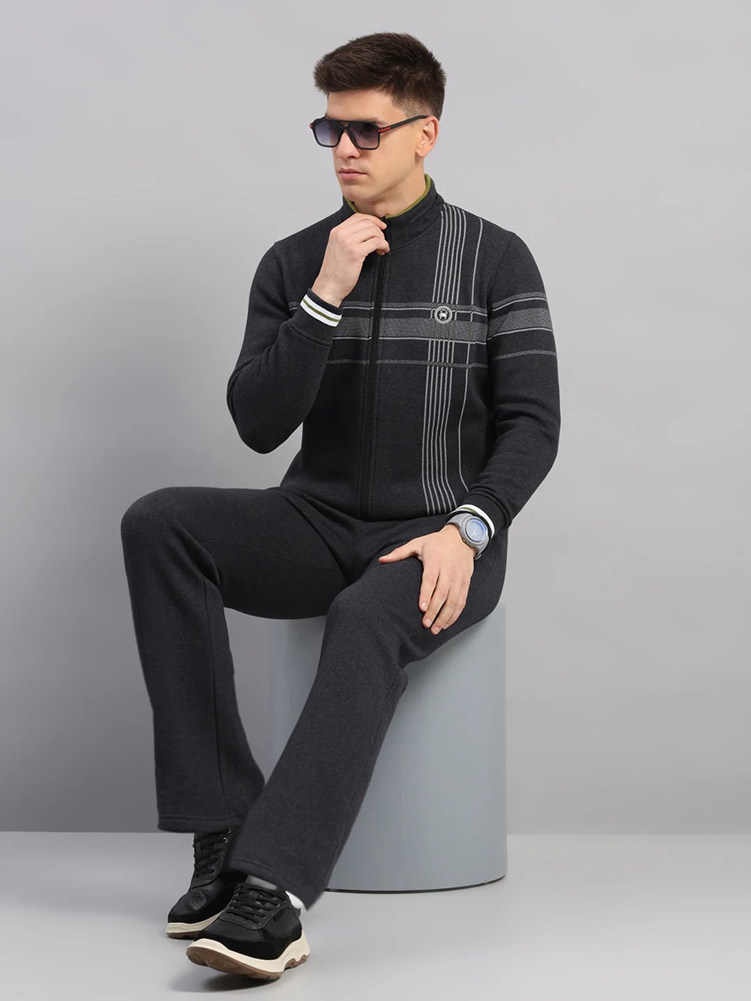 Men Charcoal Solid Collar Full Sleeve Winter Tracksuit - Image 2
