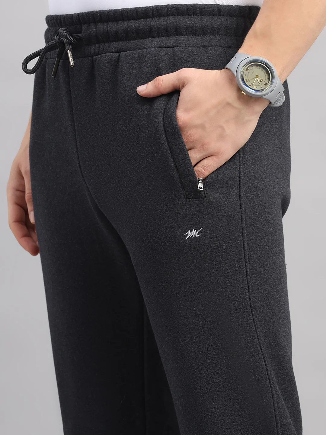 Men Charcoal Solid Collar Full Sleeve Winter Tracksuit - Image 9