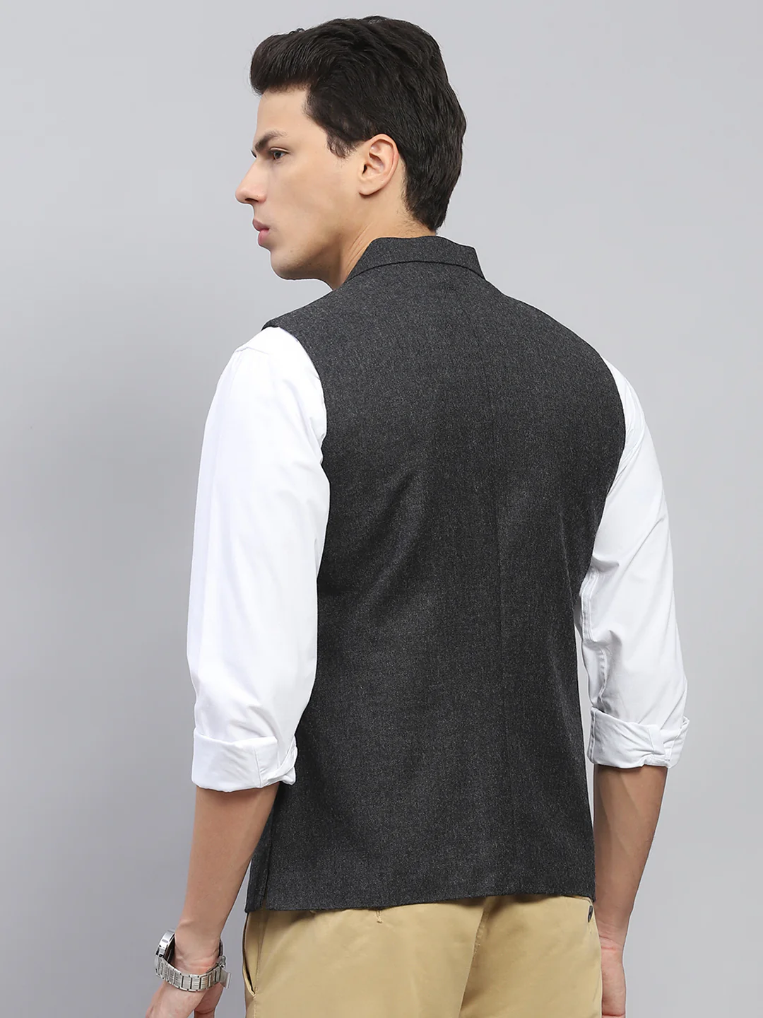 Men Charcoal Solid Mock Neck Sleeveless Jacket - Image 5